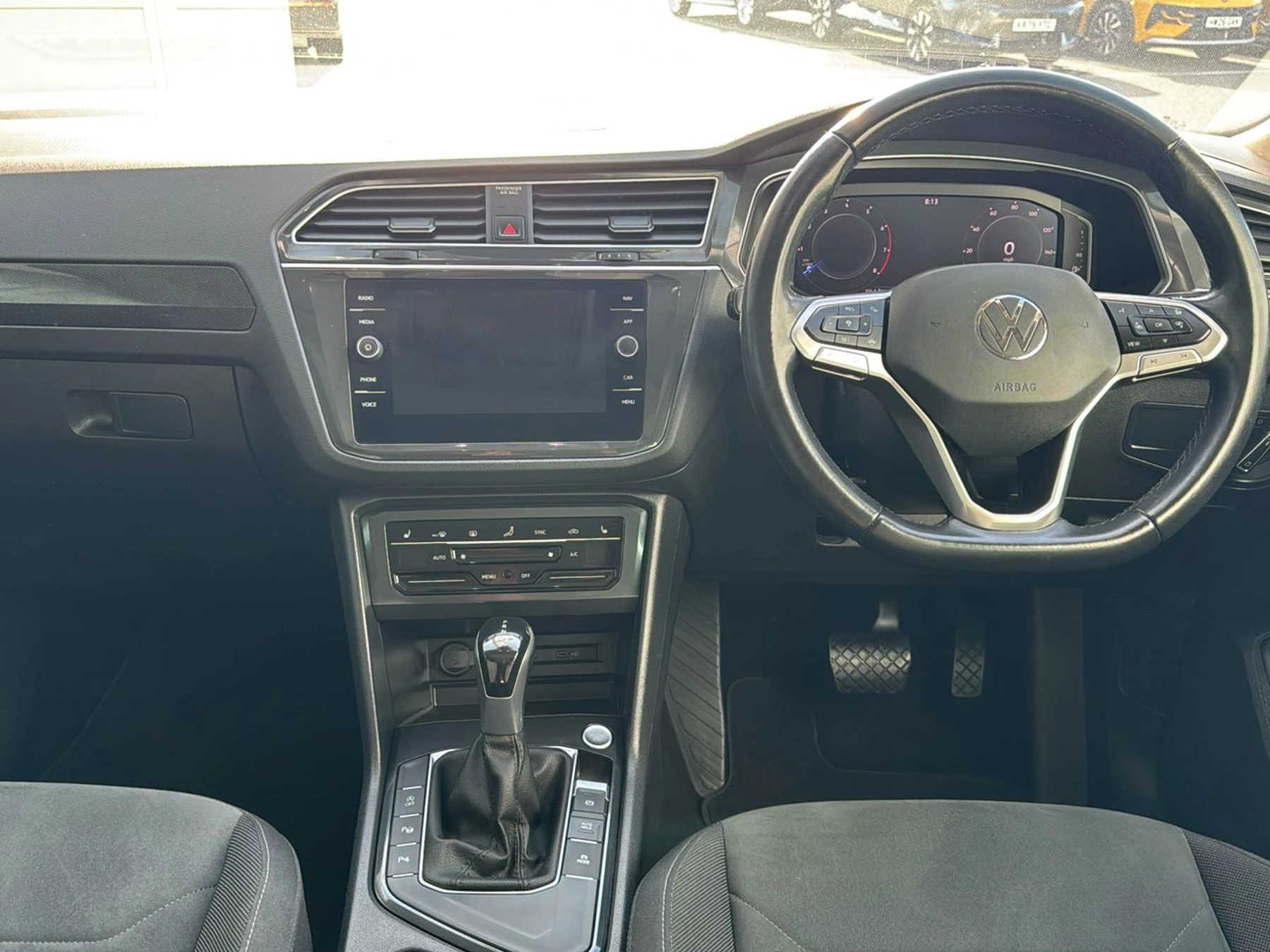 Volkswagen-Tiguan-image-9