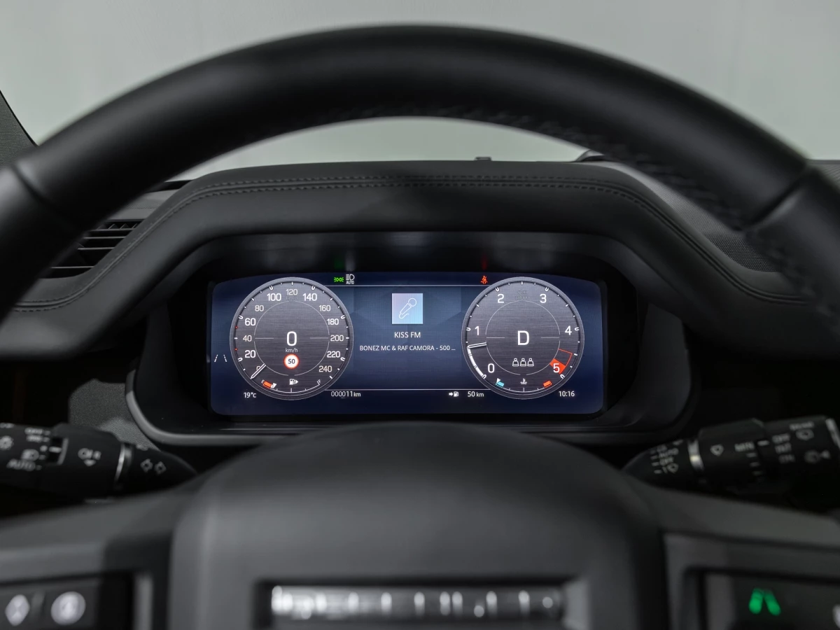 Land Rover-Defender-image-15