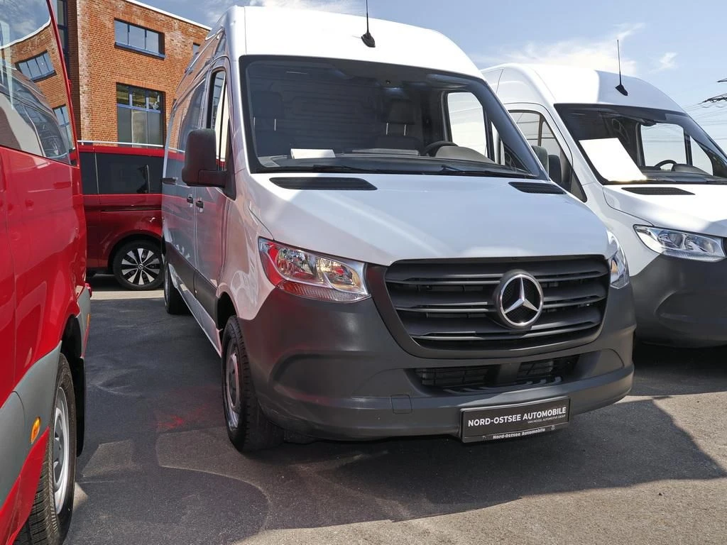 Mercedes-Benz-Sprinter 211-image-4