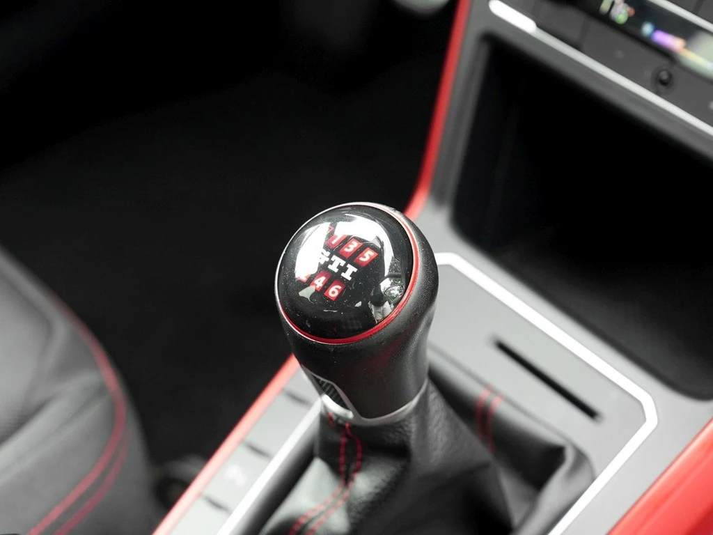 Volkswagen Polo GTI 2.0 TSI 6-Gang Schalter *LED*Navi*BEATS Audio*Climatronic*Sitzhzg*Digi-Cockpit*PDC*uvm...