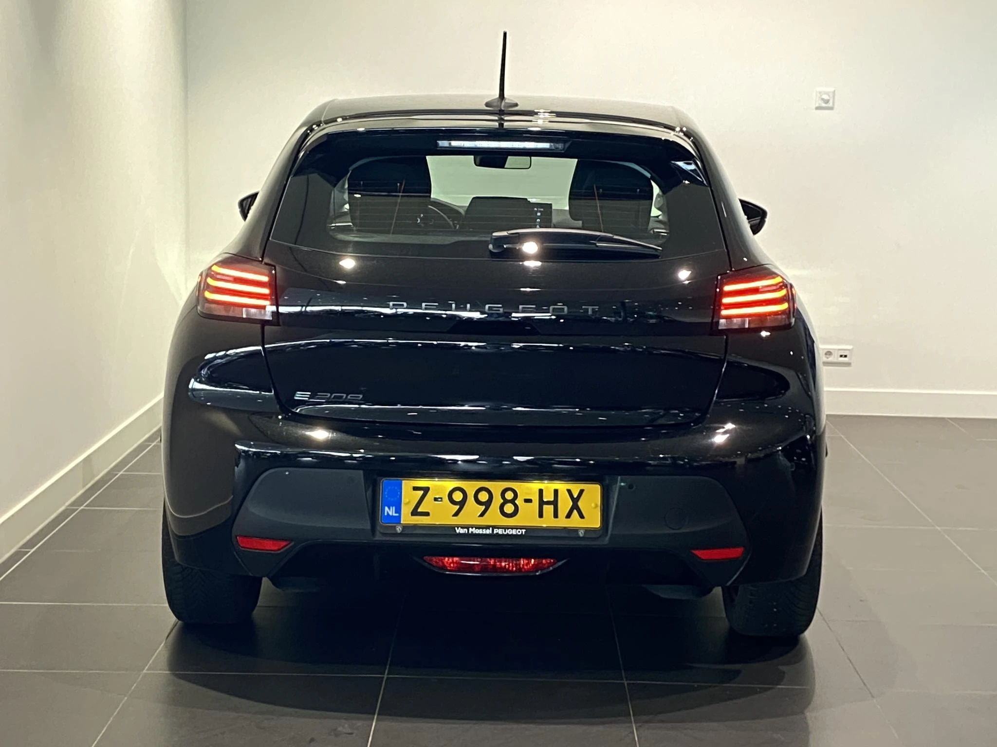 Peugeot-e-208-image-5