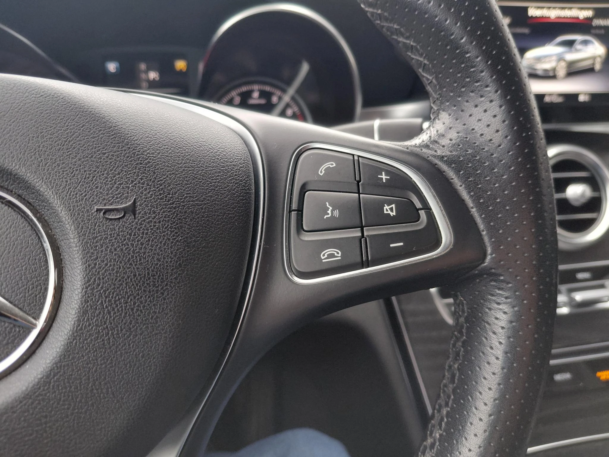 Mercedes-Benz-C-Klasse-image-20