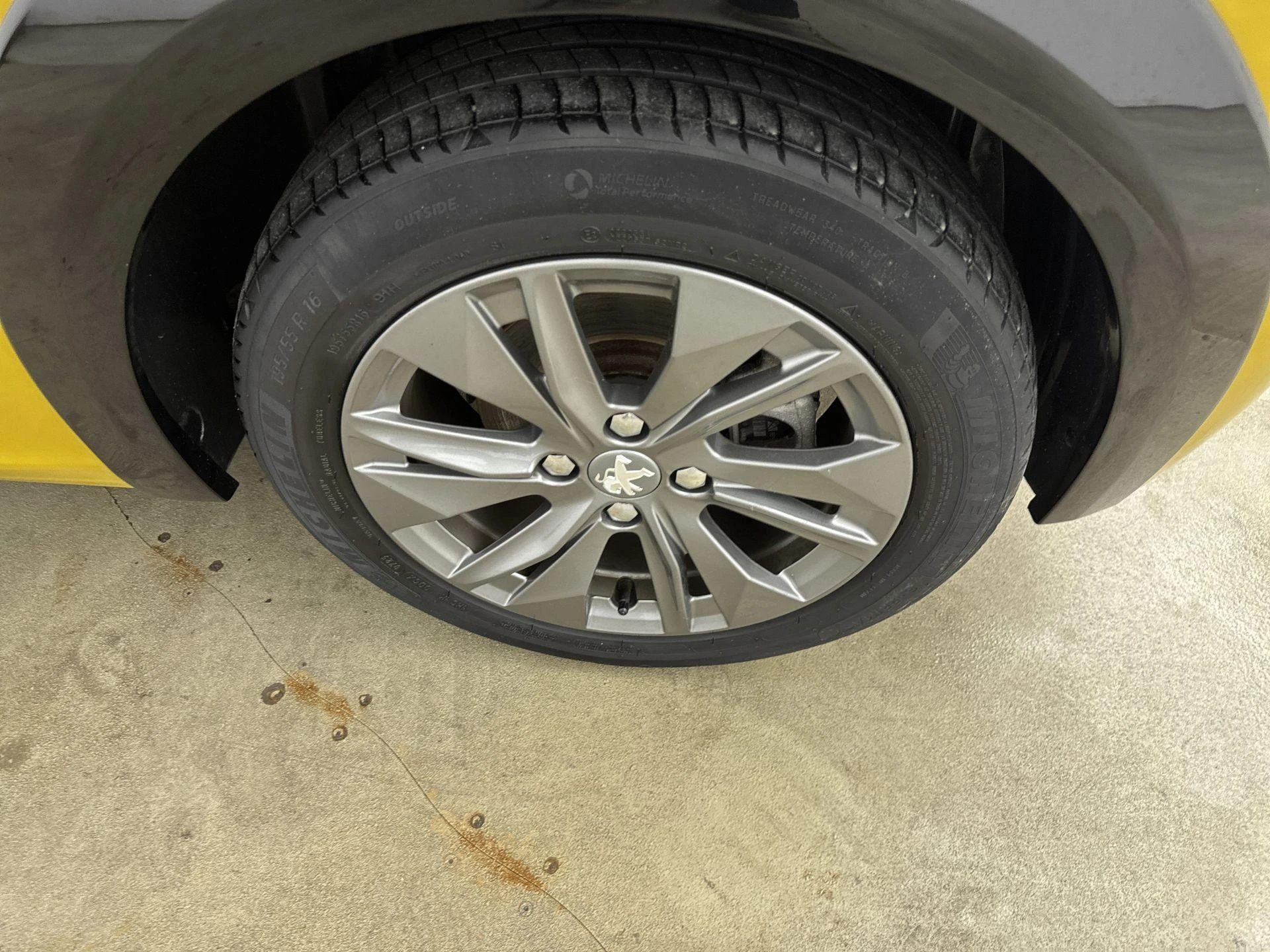 Peugeot-e-208-image-14