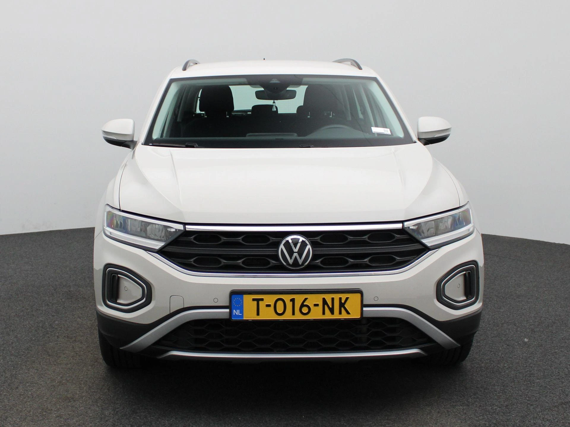 Volkswagen-T-Roc-image-2