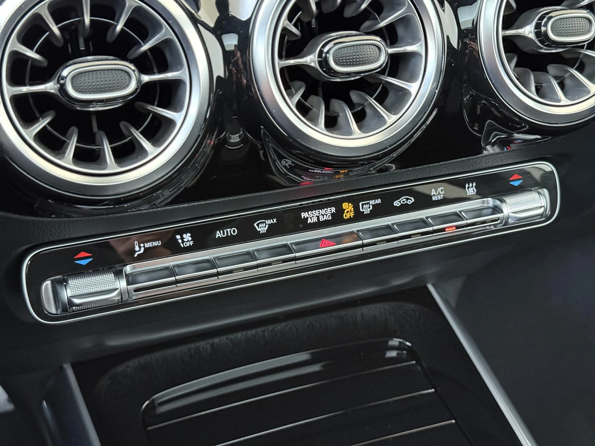 Mercedes-Benz-GLA-image-20