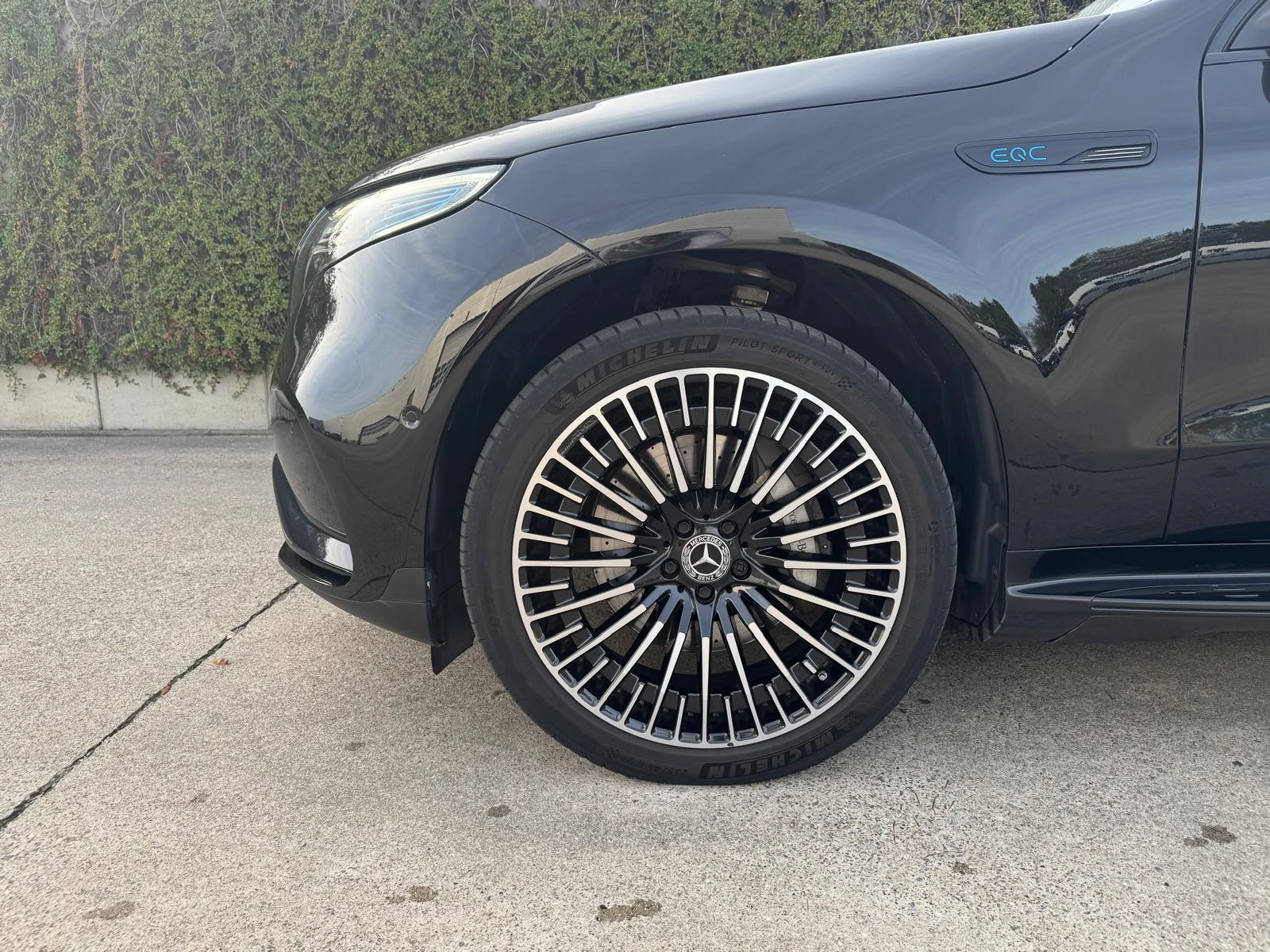 Mercedes-Benz-EQC-image-23