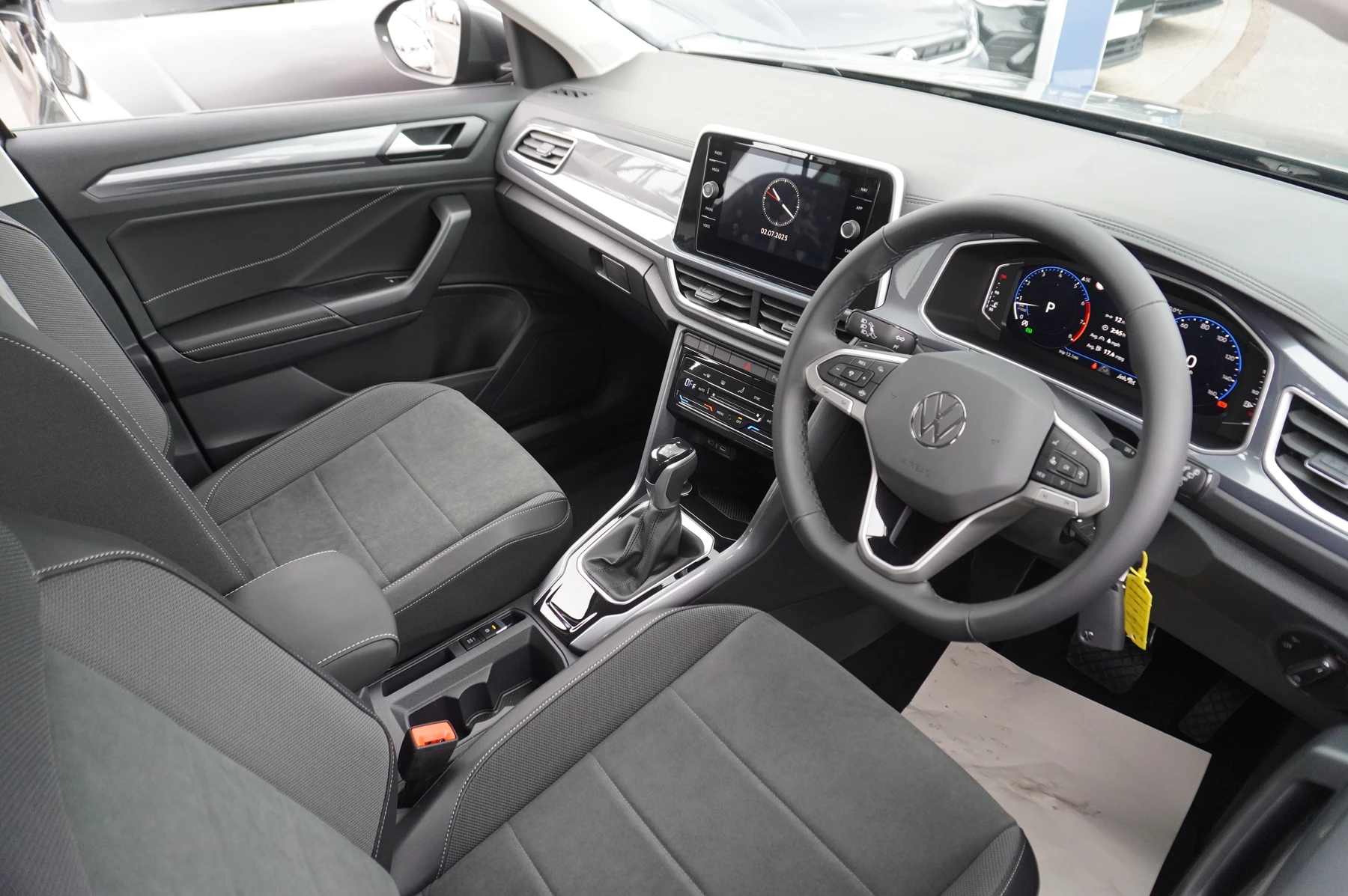 Volkswagen-T-Roc-image-5