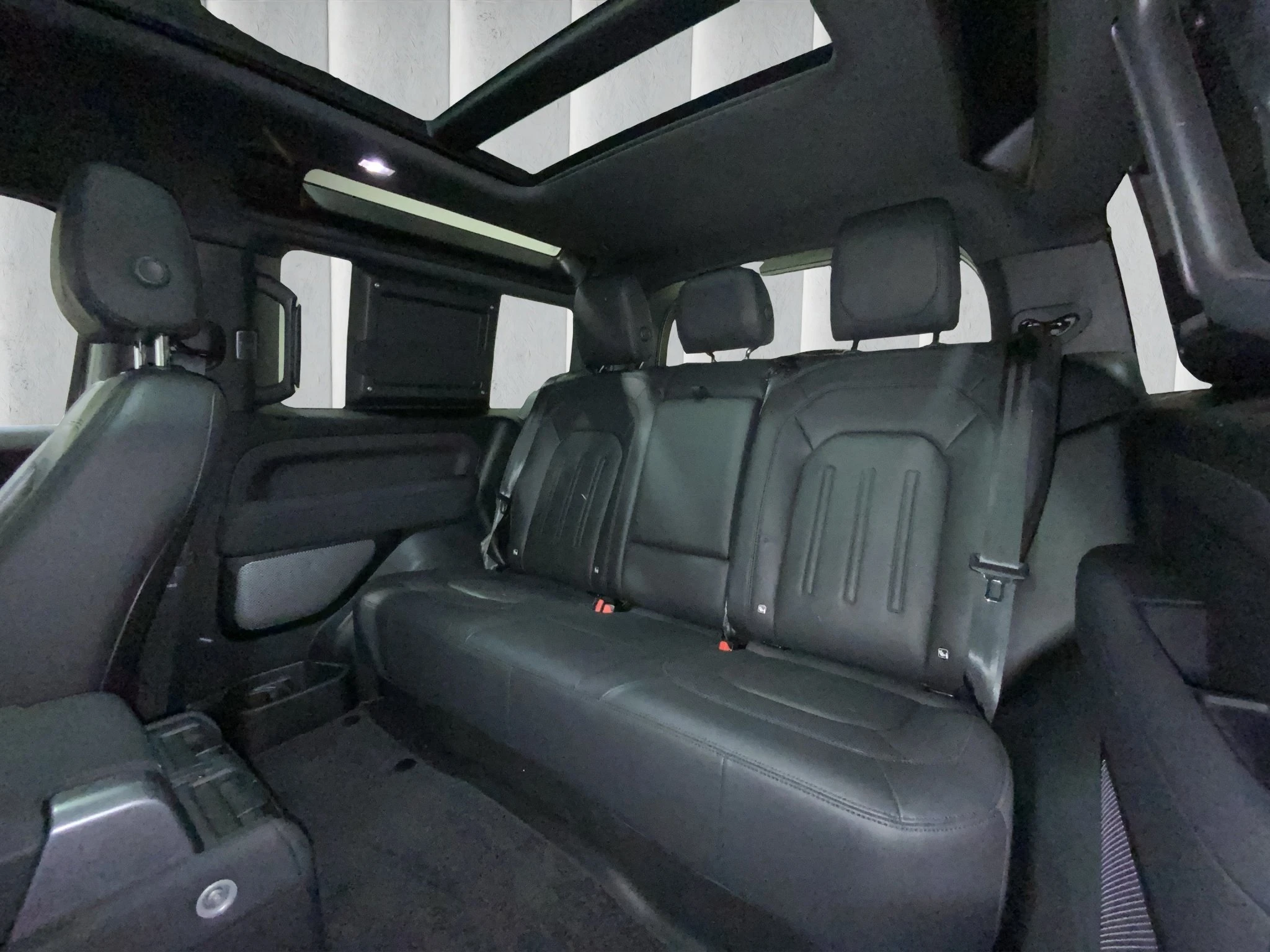 Land Rover-Defender-image-7