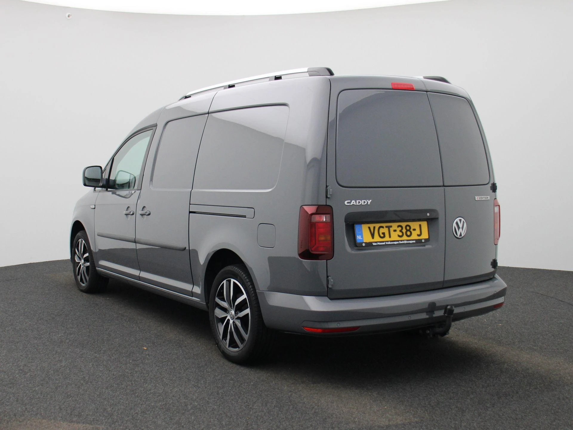 Volkswagen-Caddy-image-1