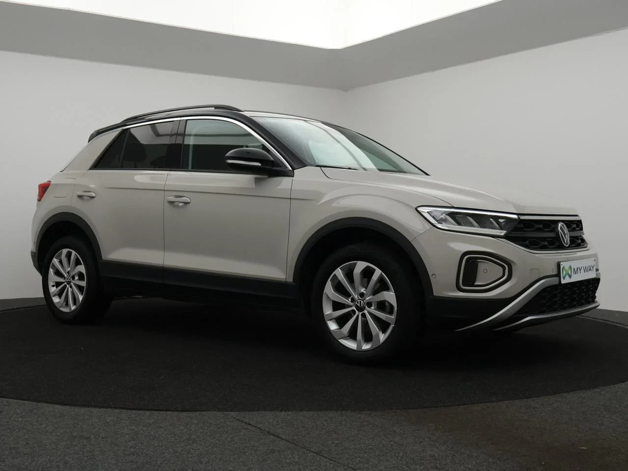 Volkswagen-T-Roc-image-2