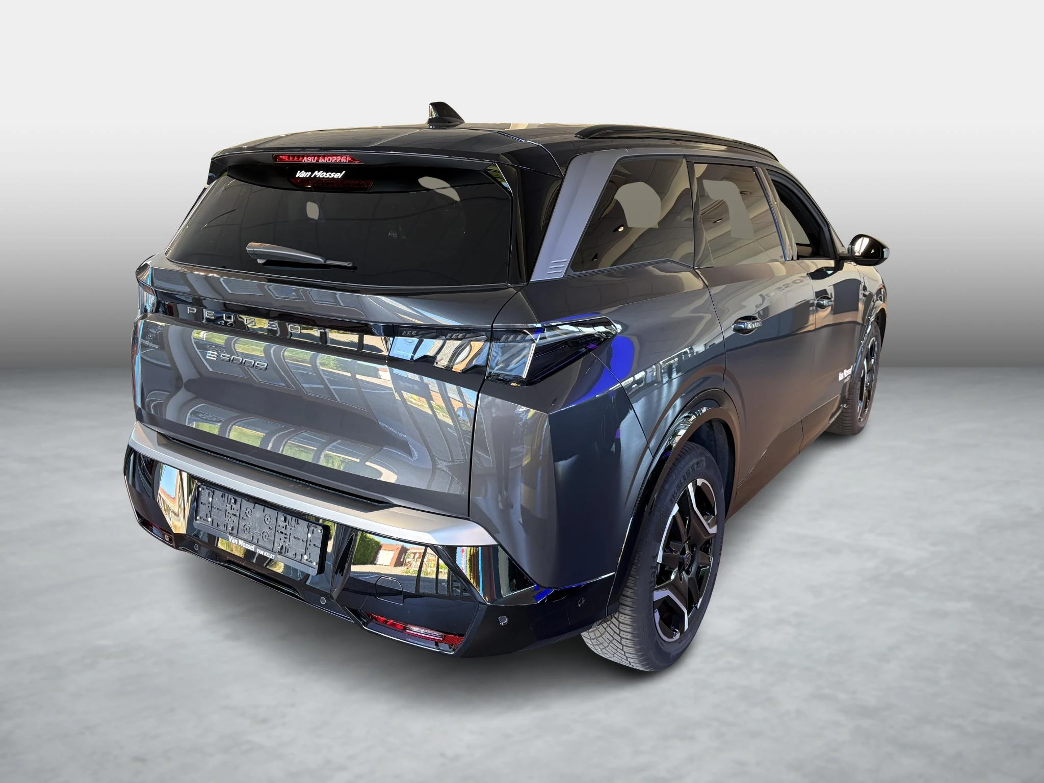 Peugeot-e-5008-image-4