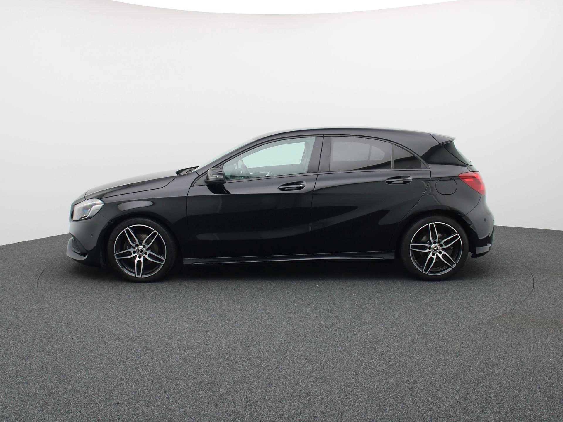 Mercedes-Benz-A-Klasse-image-3