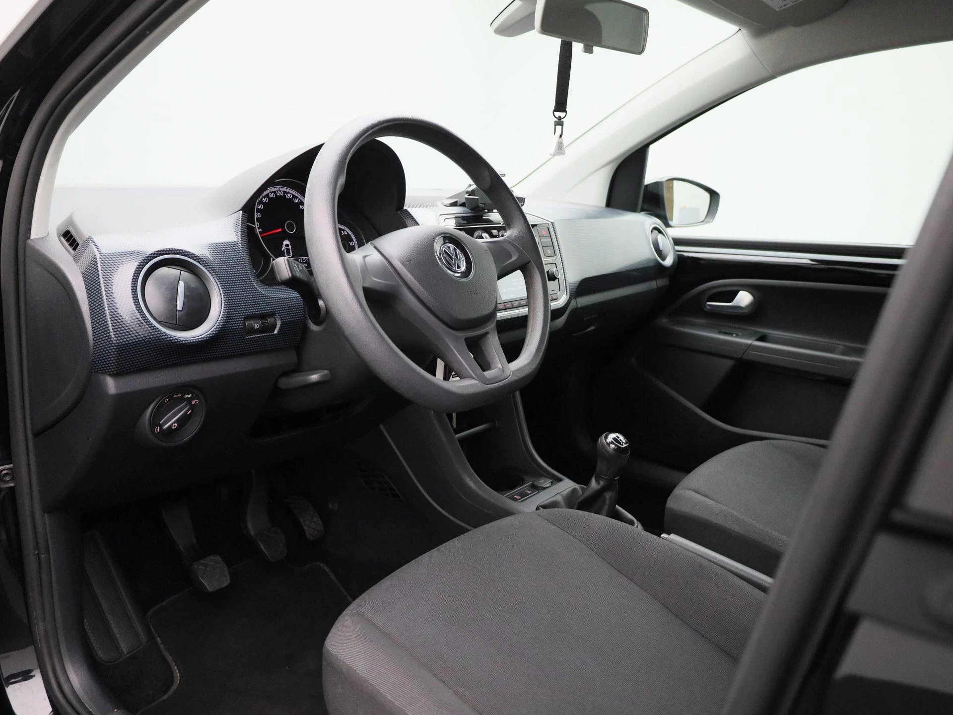 Volkswagen-up!-image-21