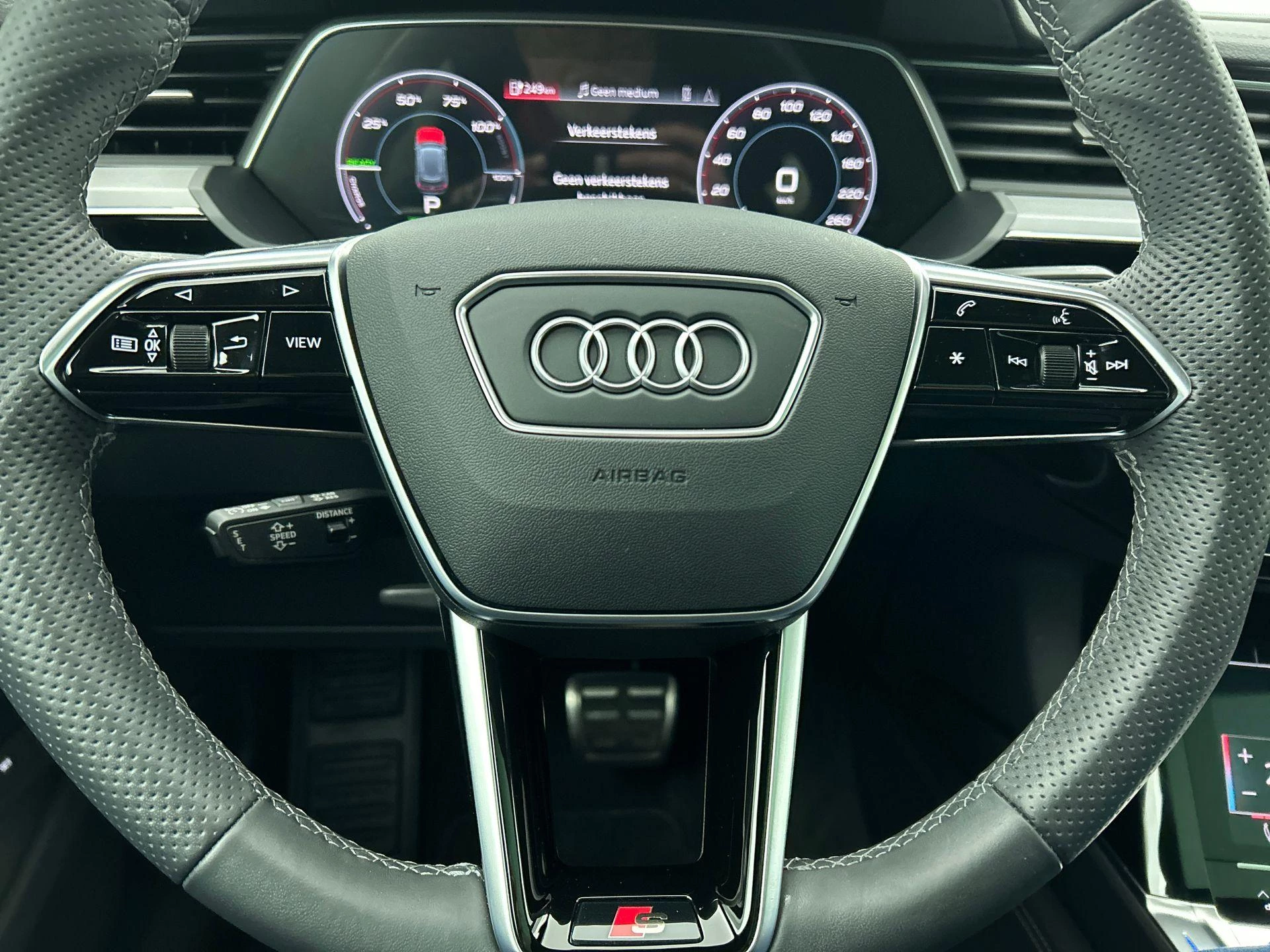 Audi-Q8 e-tron-image-38