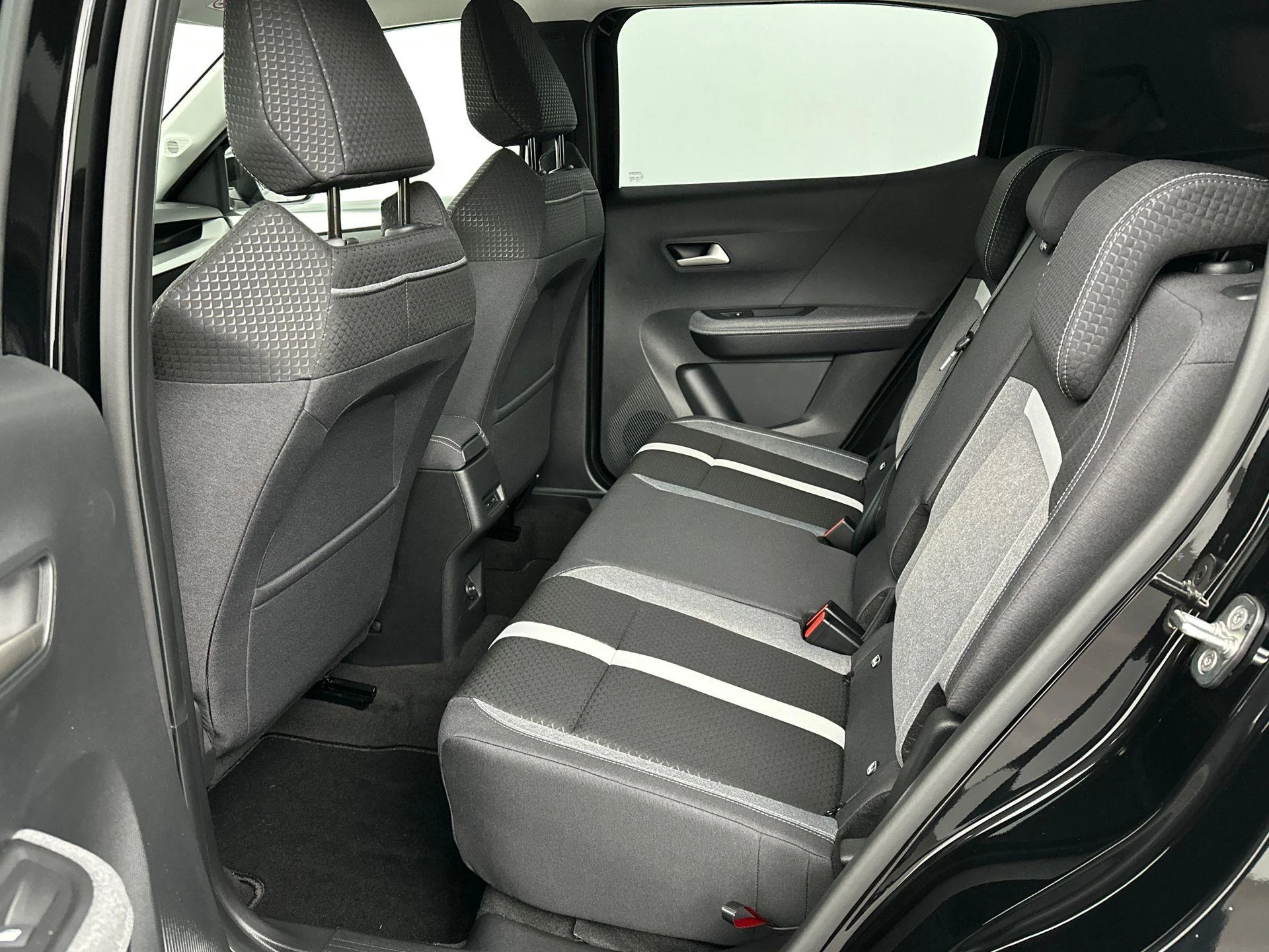 Opel-Frontera-image-21