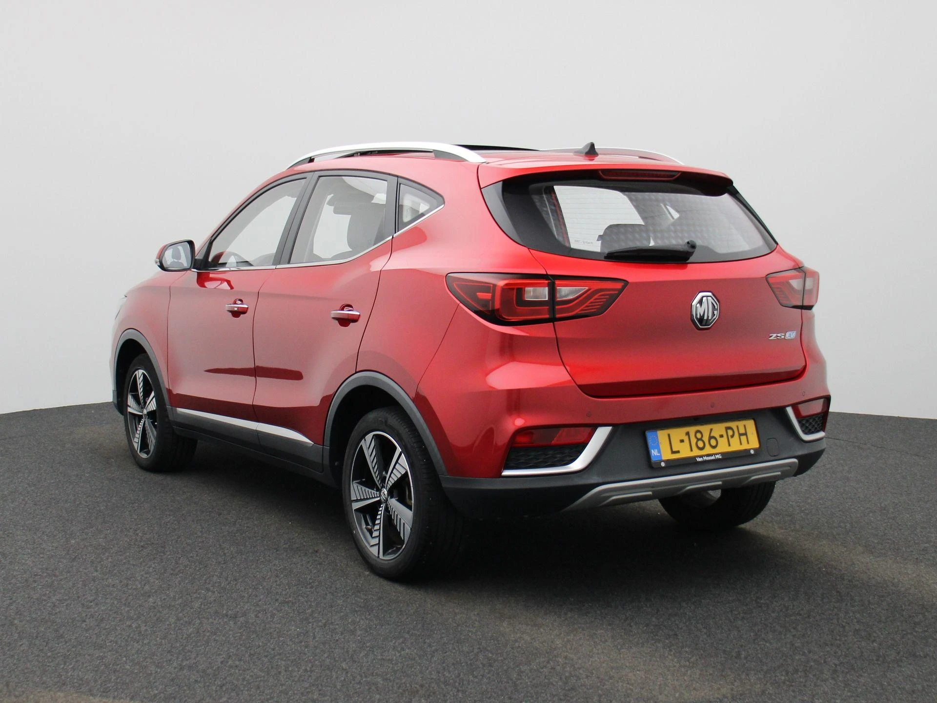MG-ZS EV-image-1