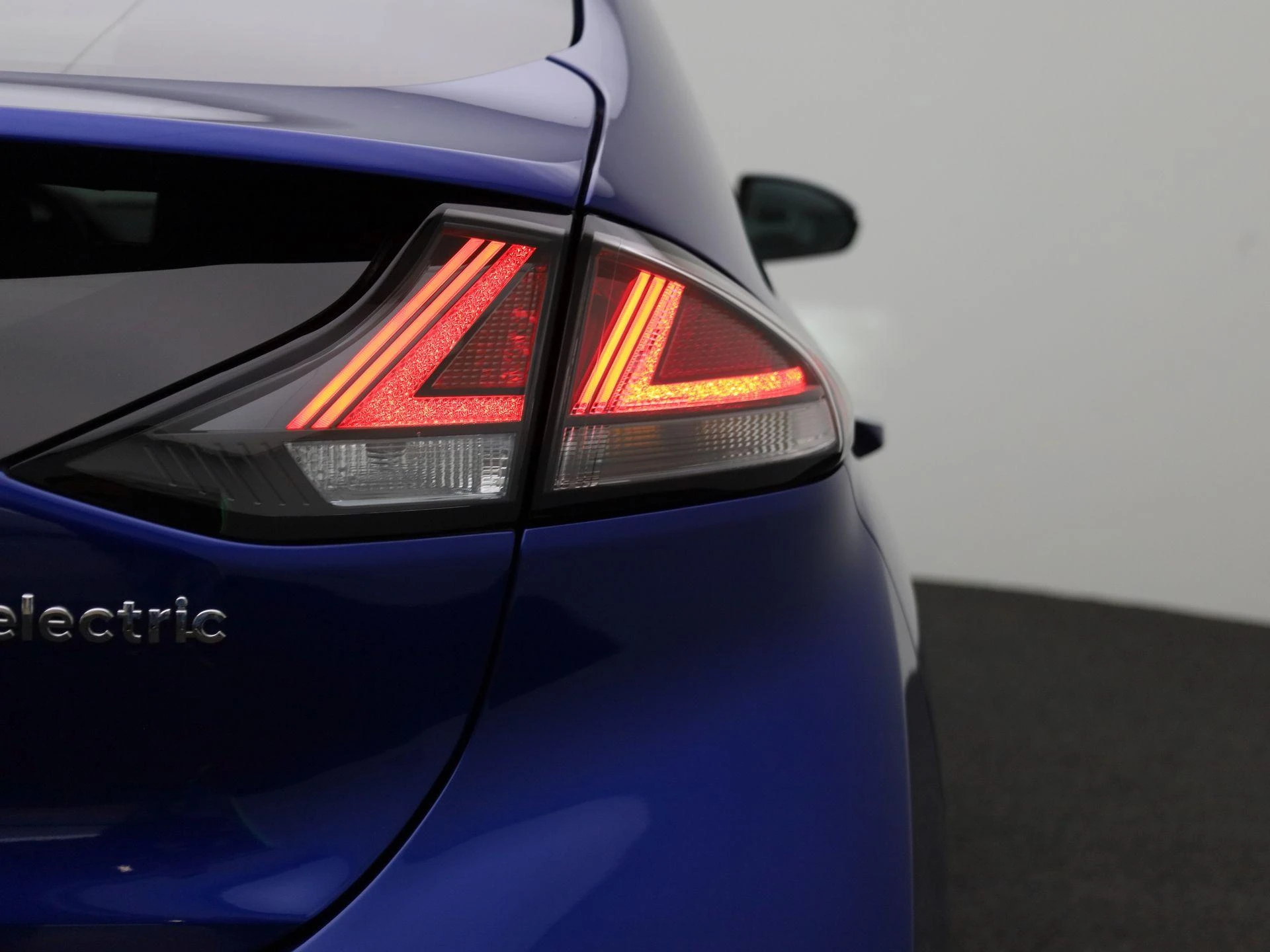 Hyundai-IONIQ-image-40