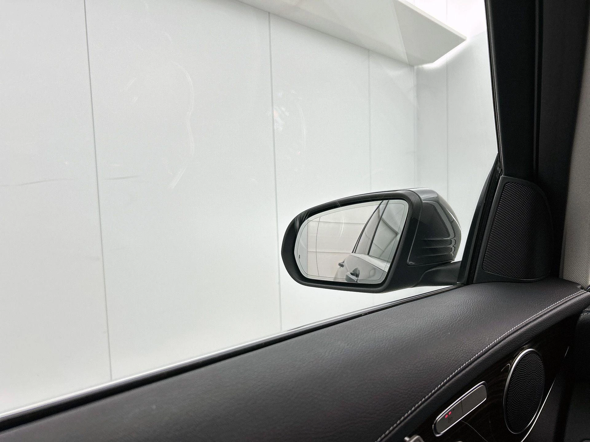 Mercedes-Benz-GLC-image-23