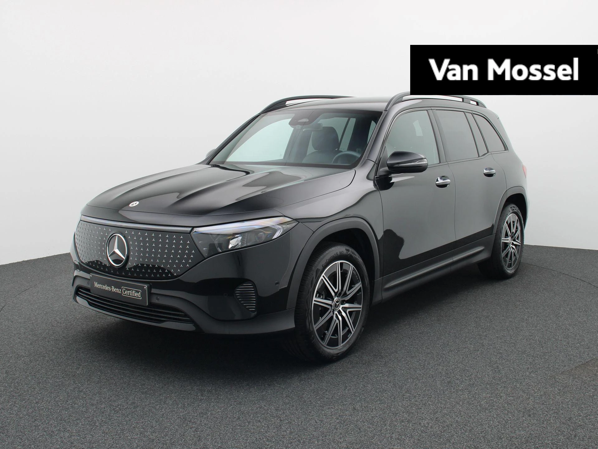 Mercedes-Benz-EQB-image-0