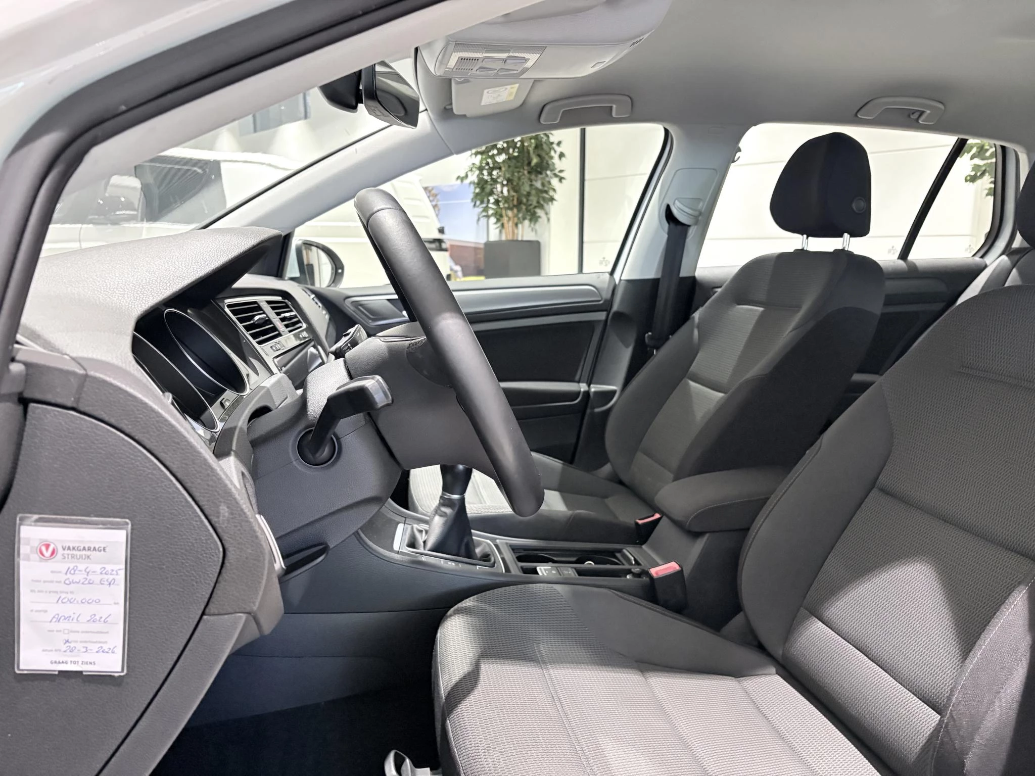 Volkswagen-Golf-image-10
