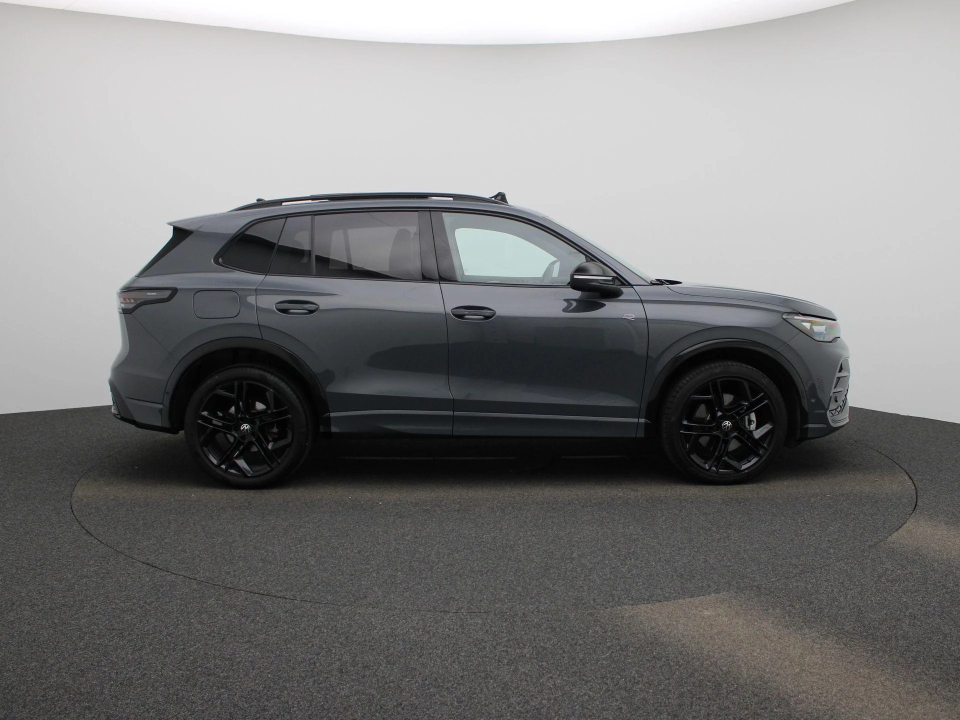 Volkswagen-Tiguan-image-5