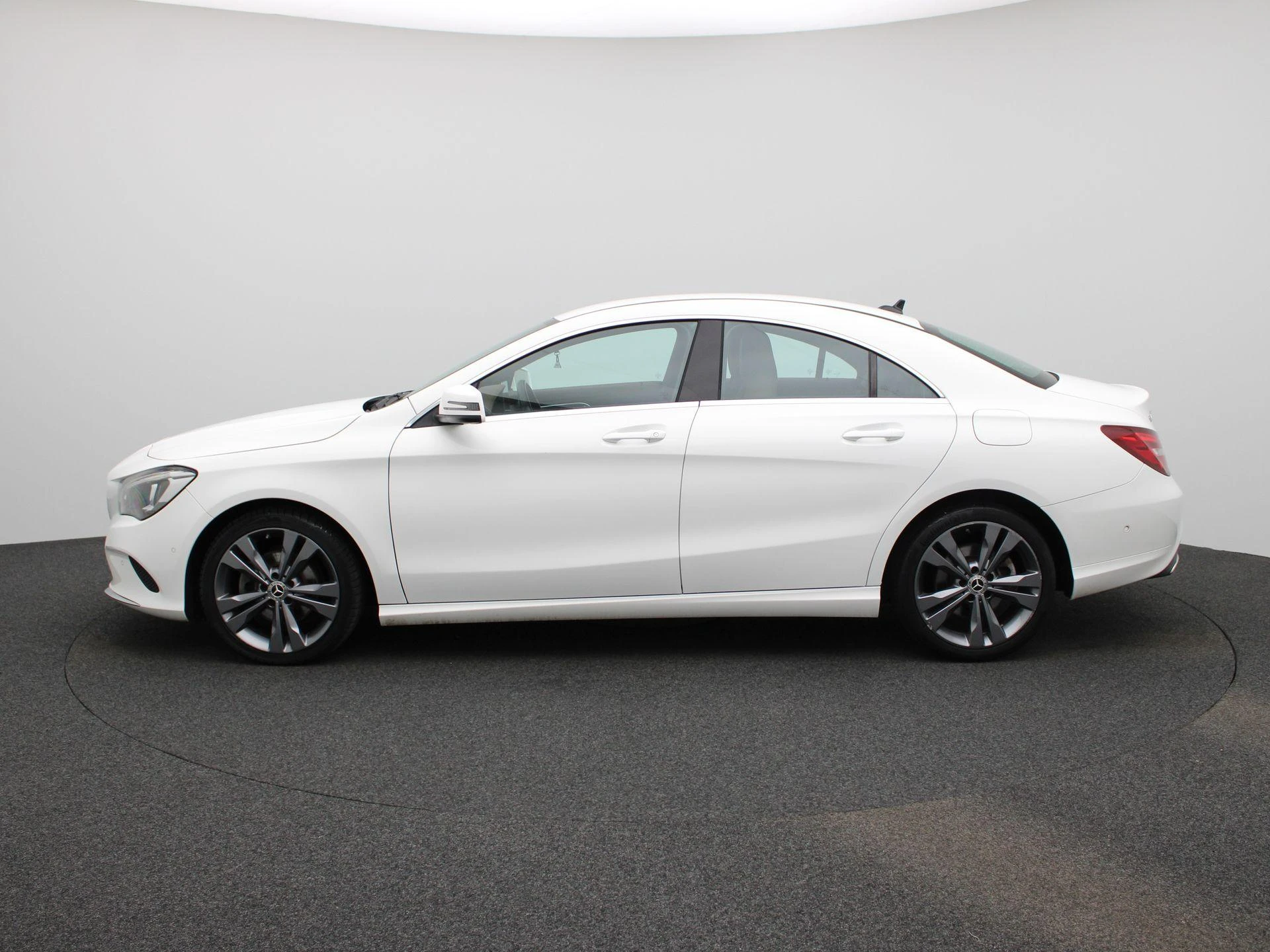 Mercedes-Benz-CLA-image-3