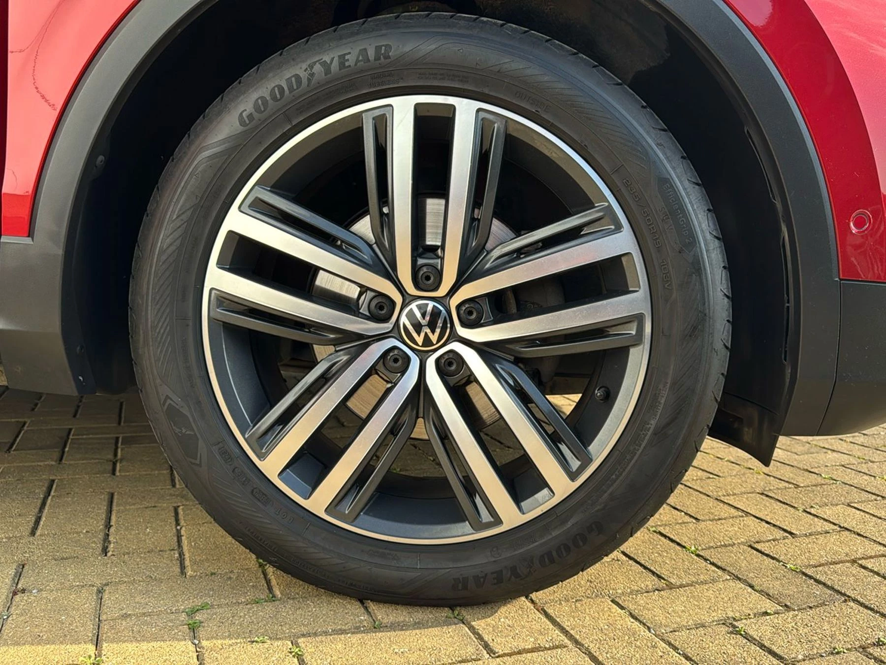 Volkswagen-Tiguan-image-4
