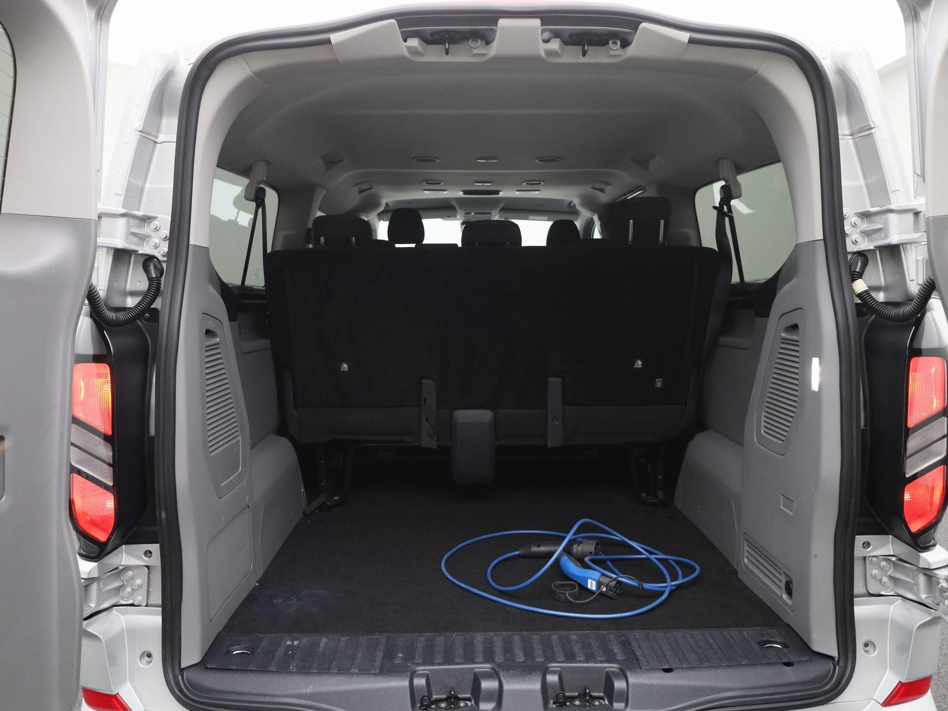 Ford-Transit Custom-image-12