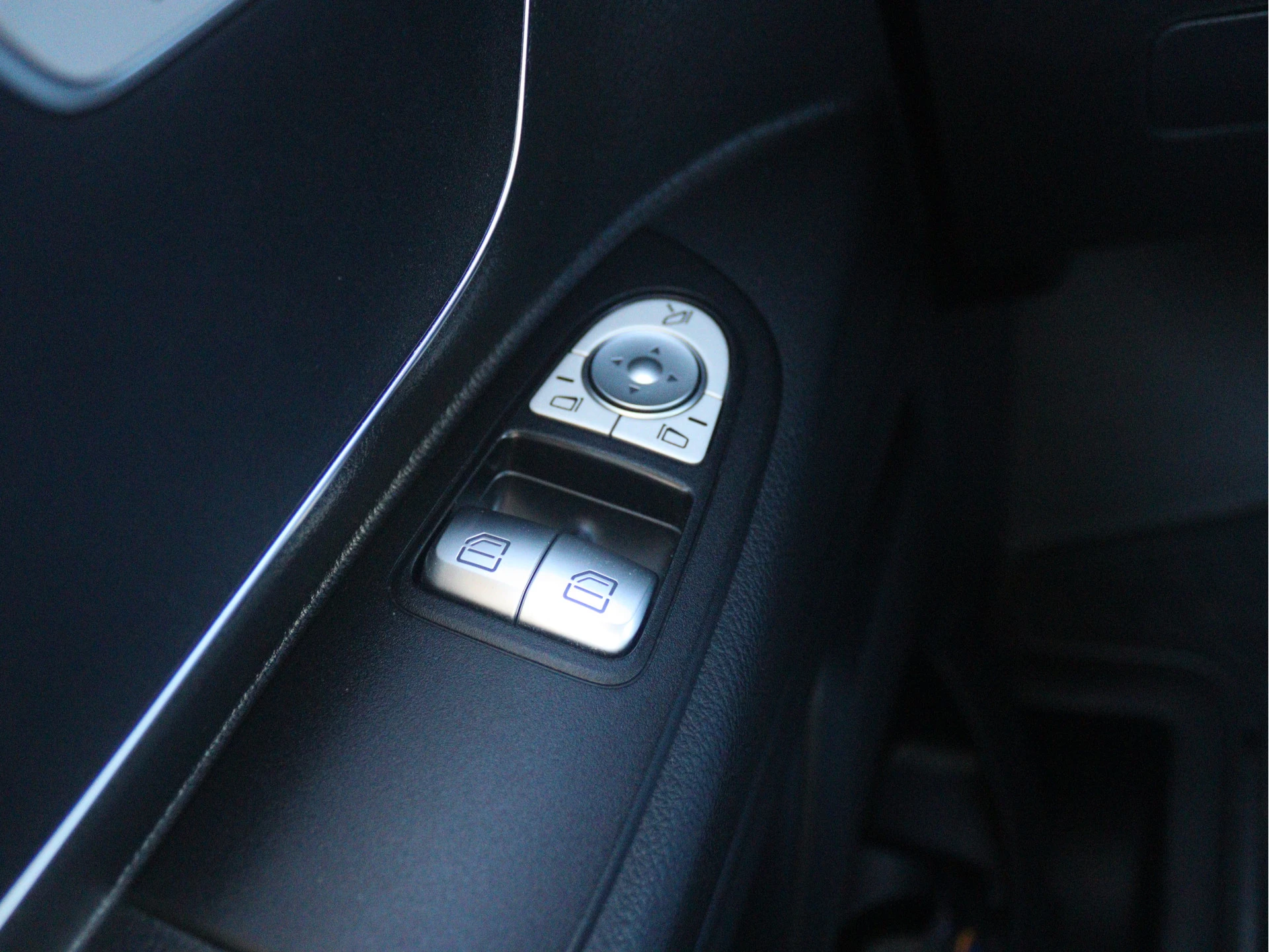 Mercedes-Benz-Vito-image-4