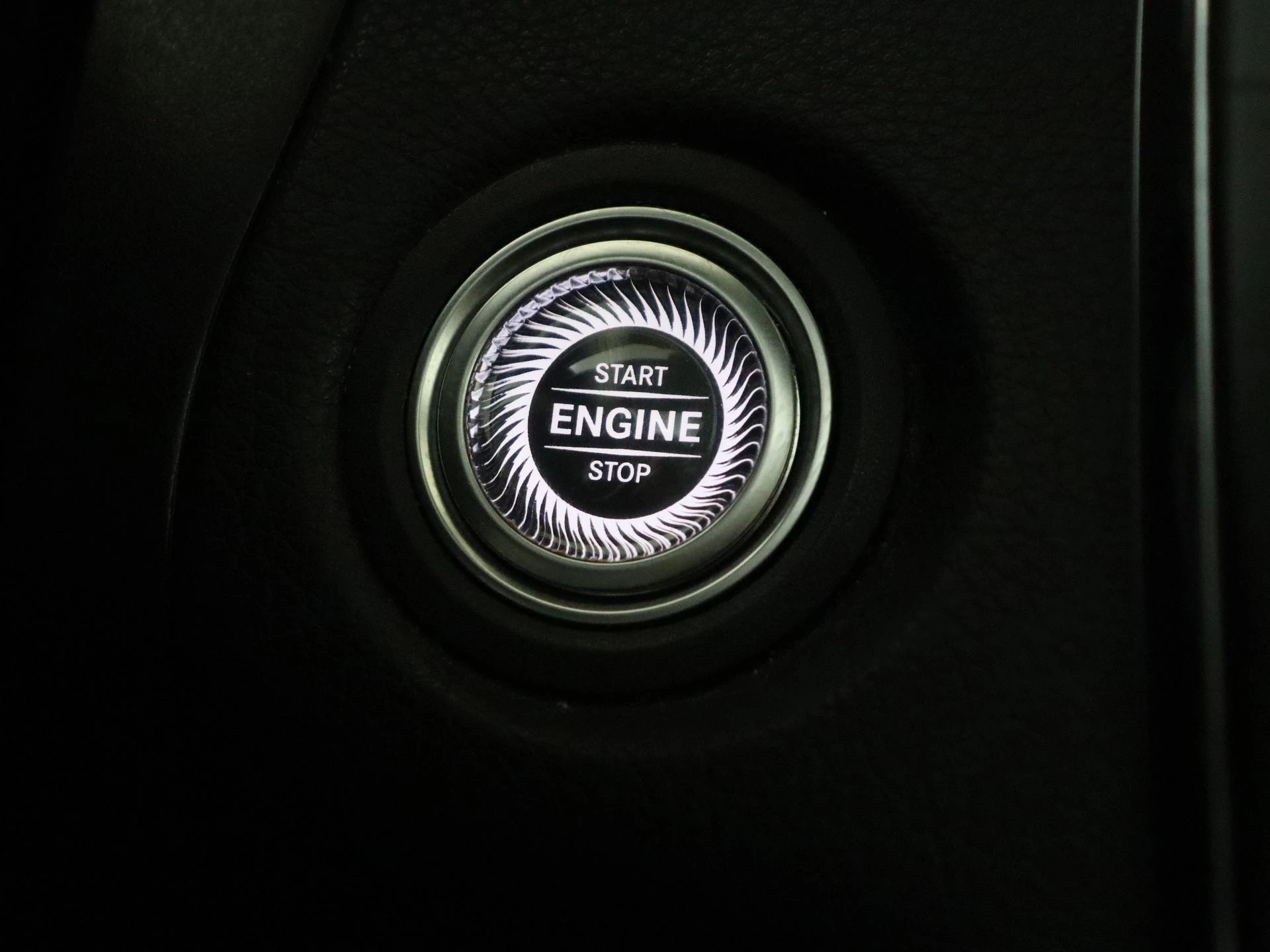 Mercedes-Benz-GLC-image-21