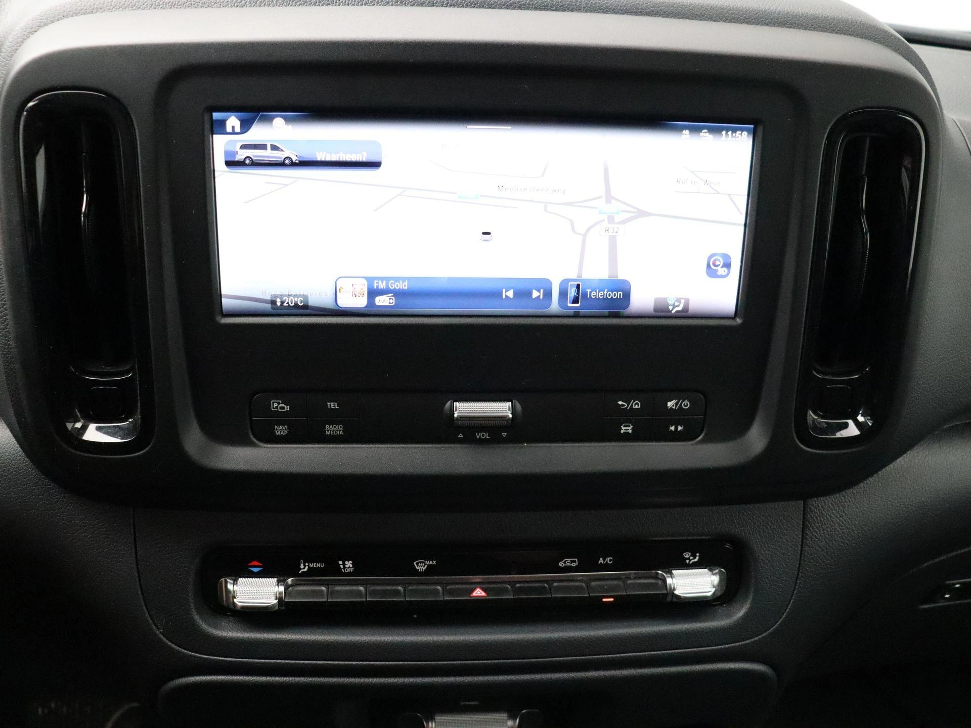 Mercedes-Benz-Vito-image-15