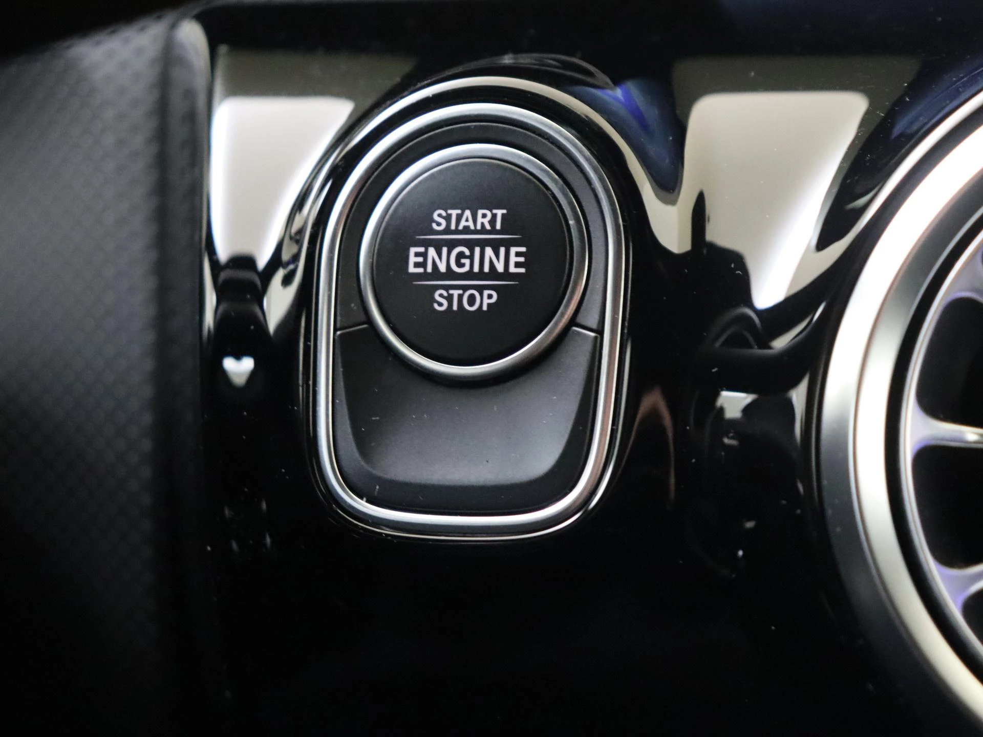 Mercedes-Benz-CLA-image-26