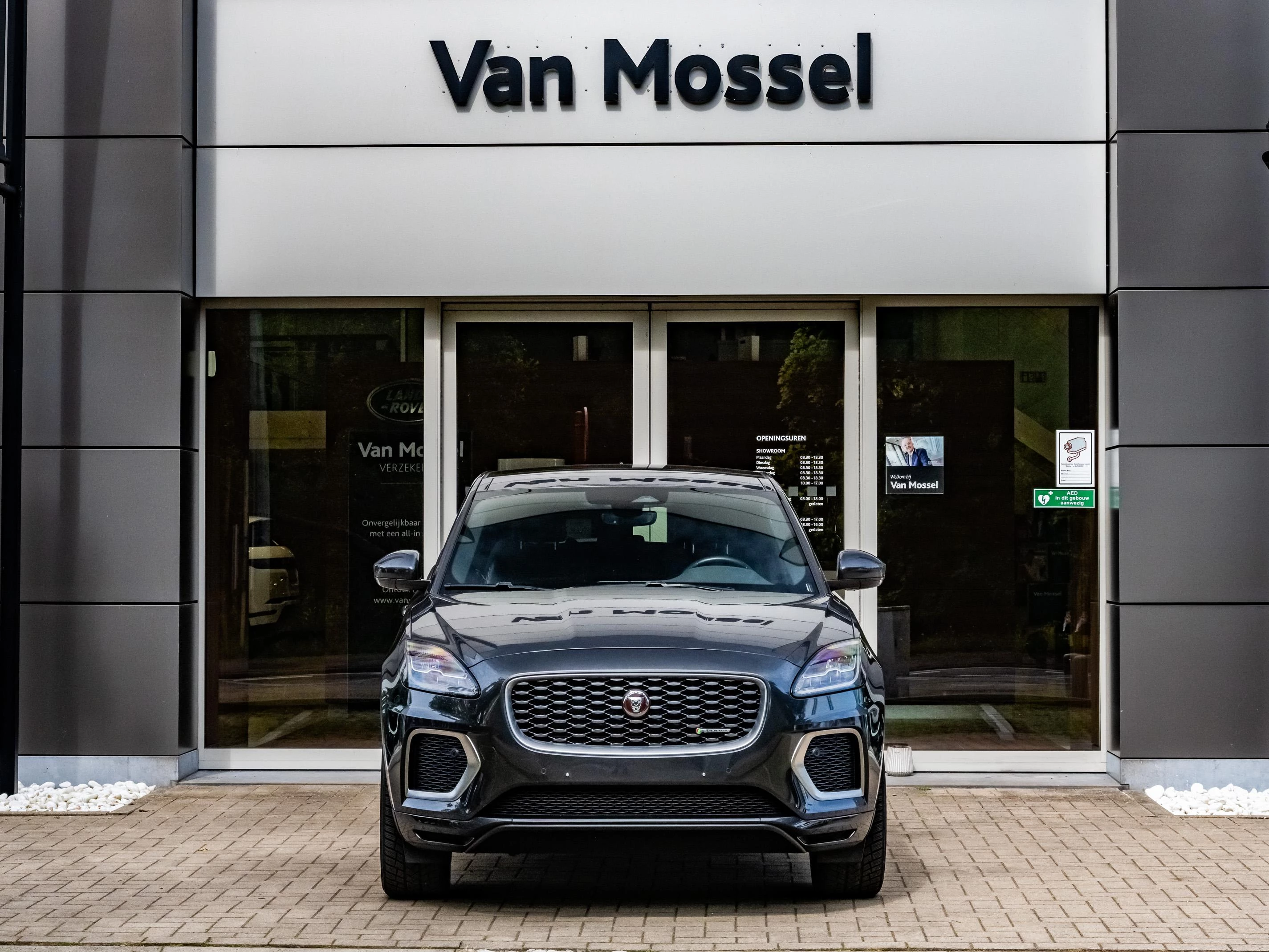 Jaguar E-PACE P300e R-Dynamic S