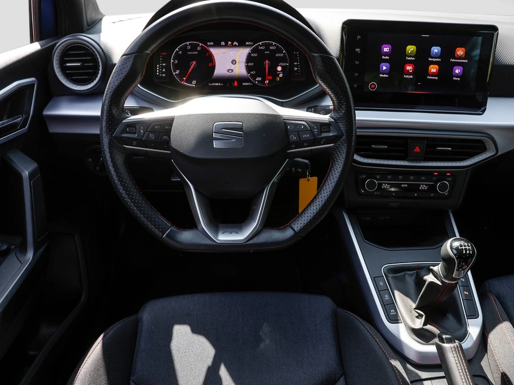 SEAT-Arona-image-12
