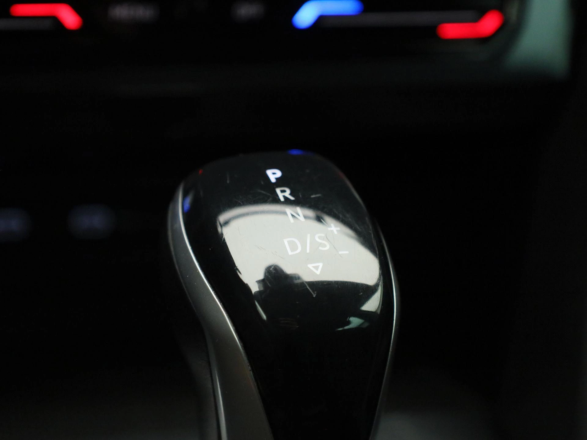 Volkswagen-Tiguan-image-20