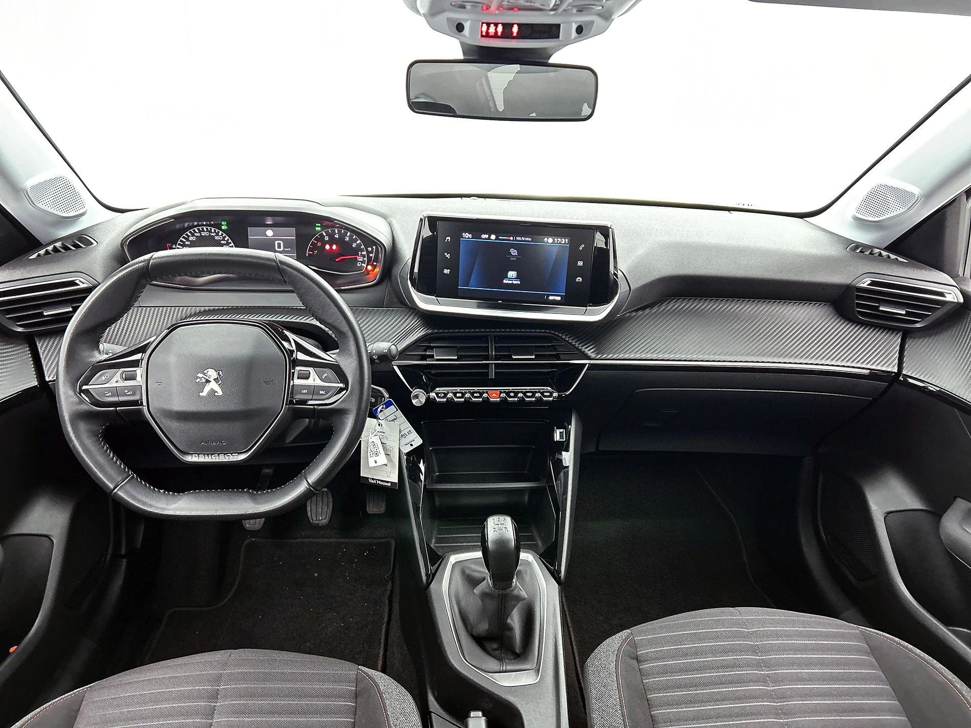 Peugeot-208-image-18