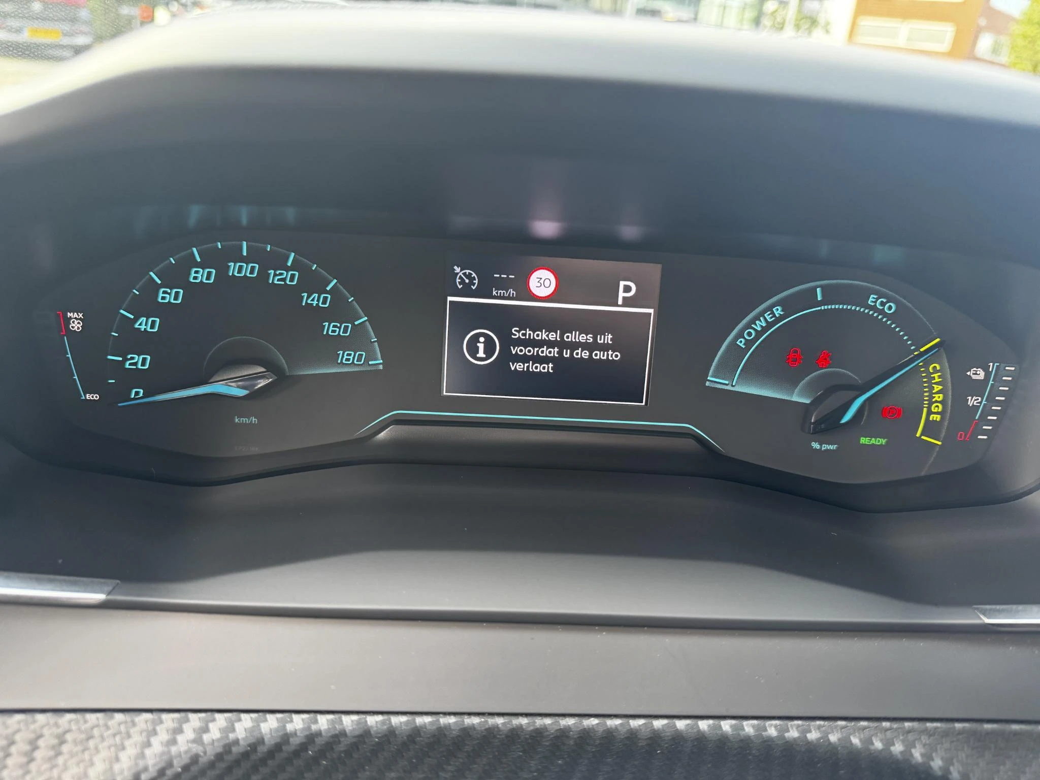 Peugeot-e-208-image-12