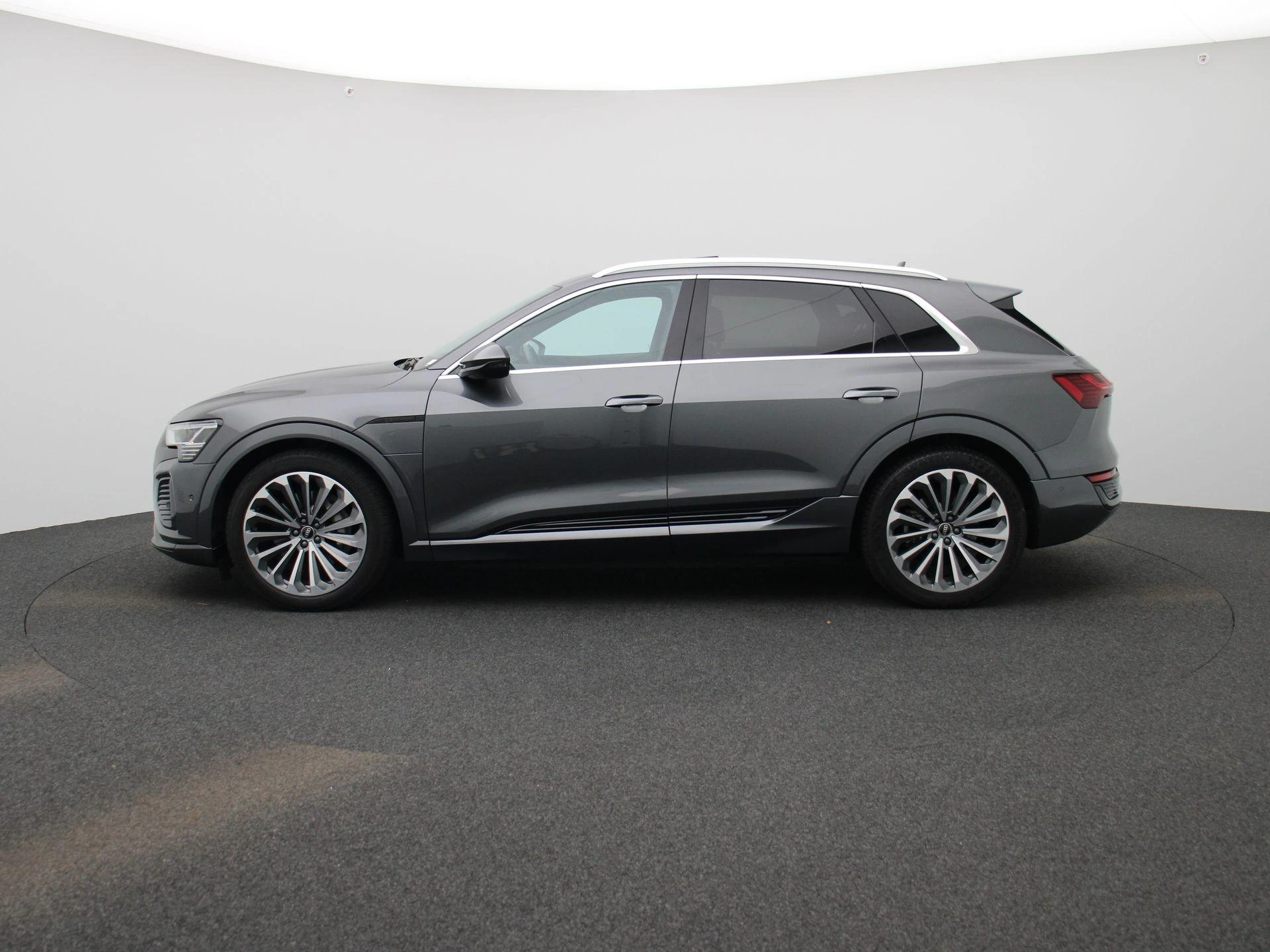 Audi-Q8 e-tron-image-3