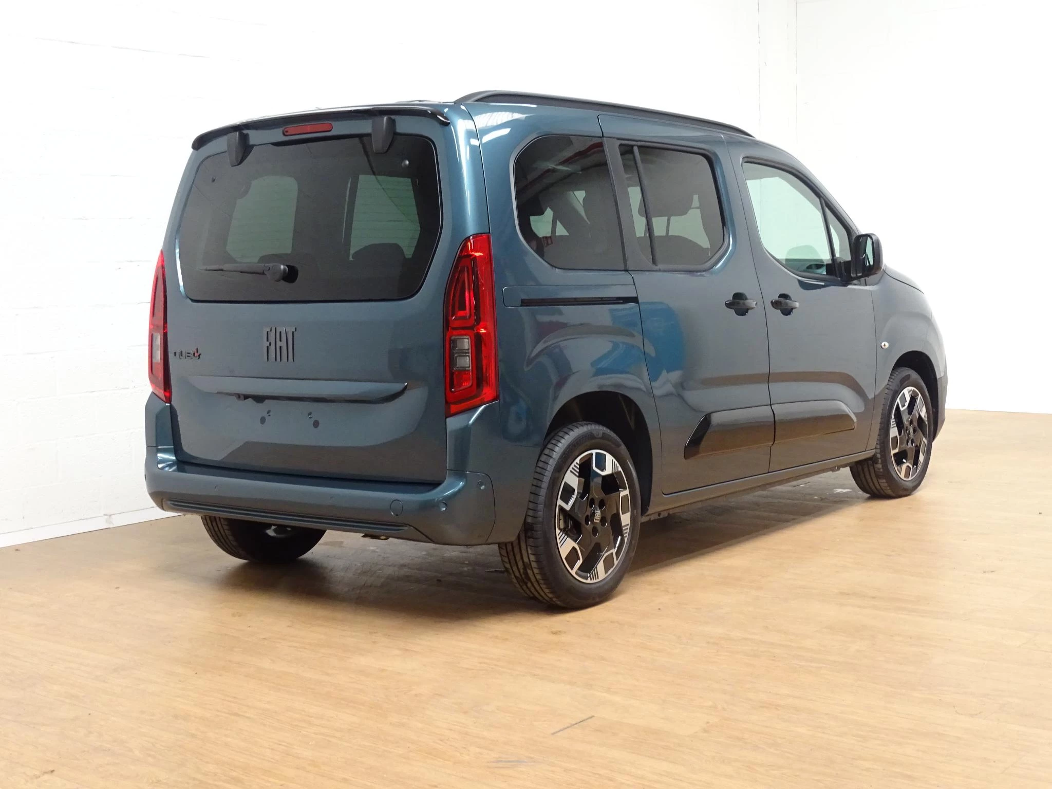 Fiat Qubo 1.2T +gps+camera+park pilot +magic top