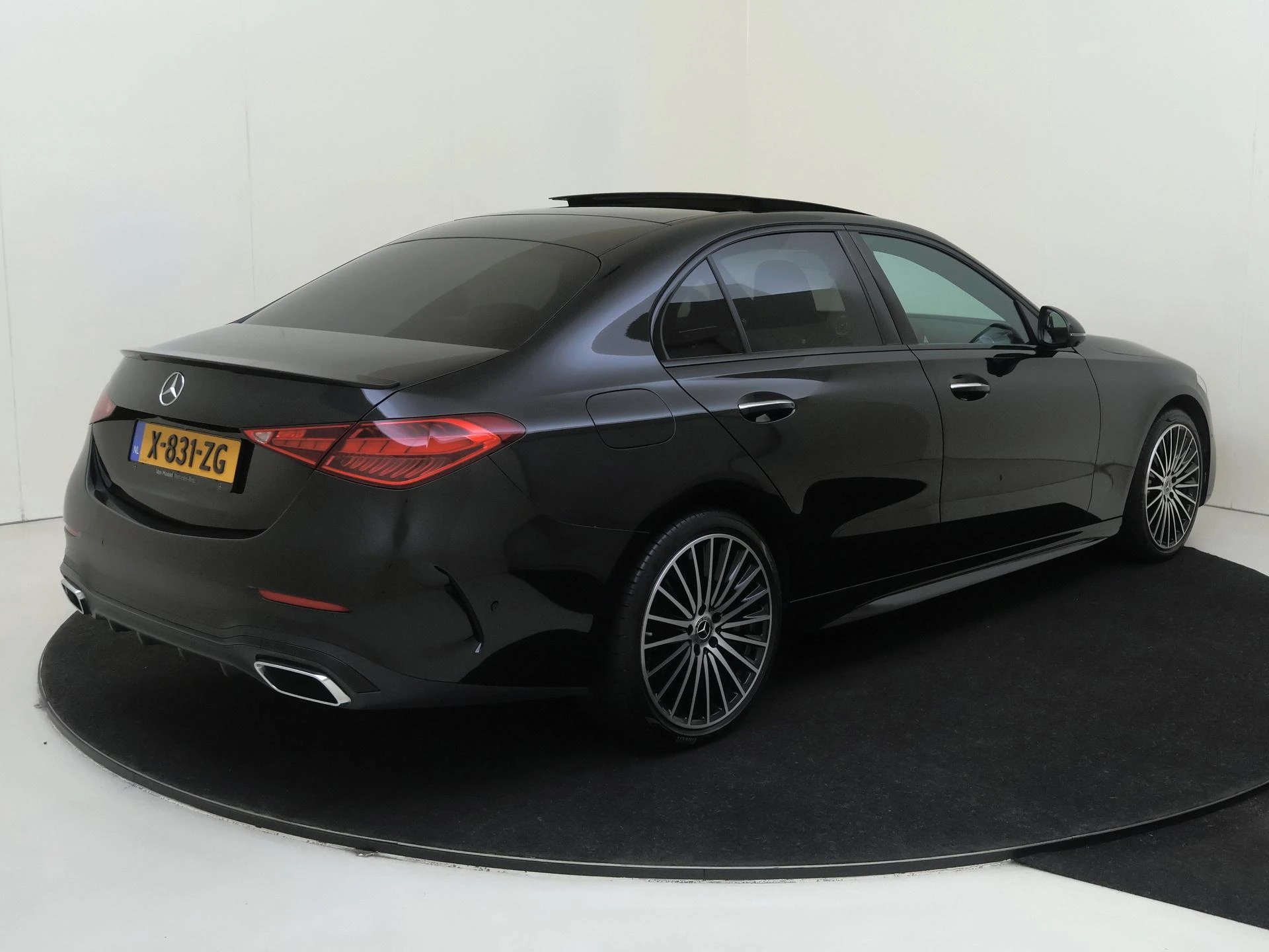 Mercedes-Benz-C-Klasse-image-3