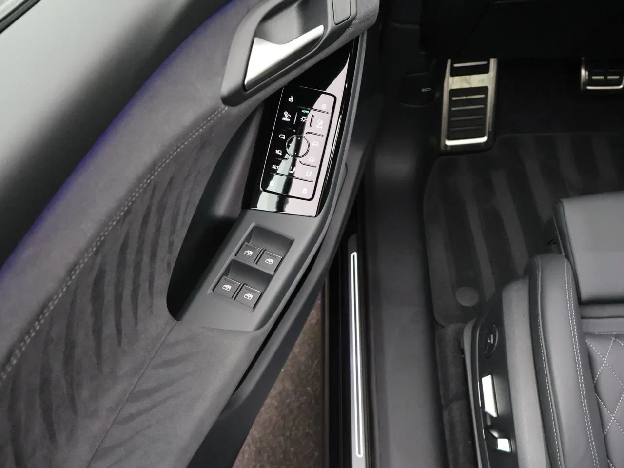 Audi-Q6 e-tron-image-13