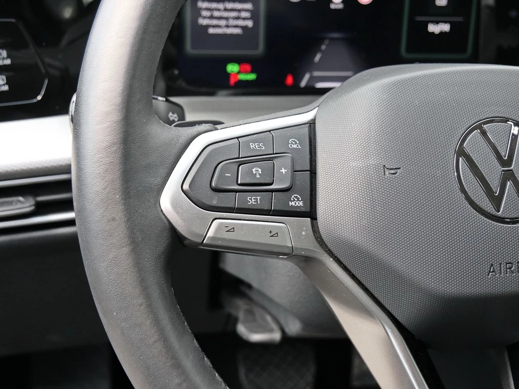 Volkswagen Golf VIII Lim. 1.5 eTSI Style *MATRIX*AHK*ACC*360°*NAVI*