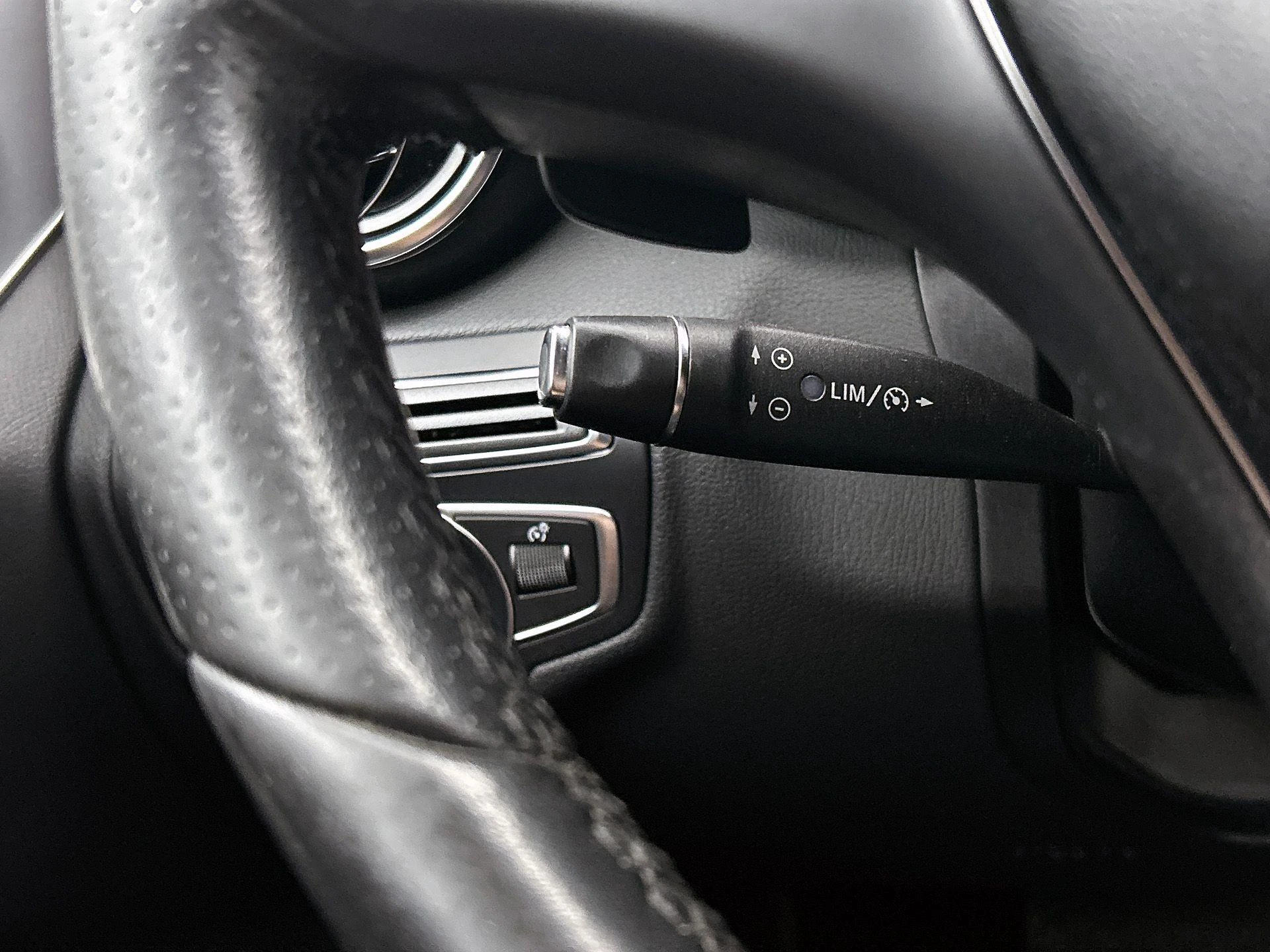Mercedes-Benz-C-Klasse-image-5