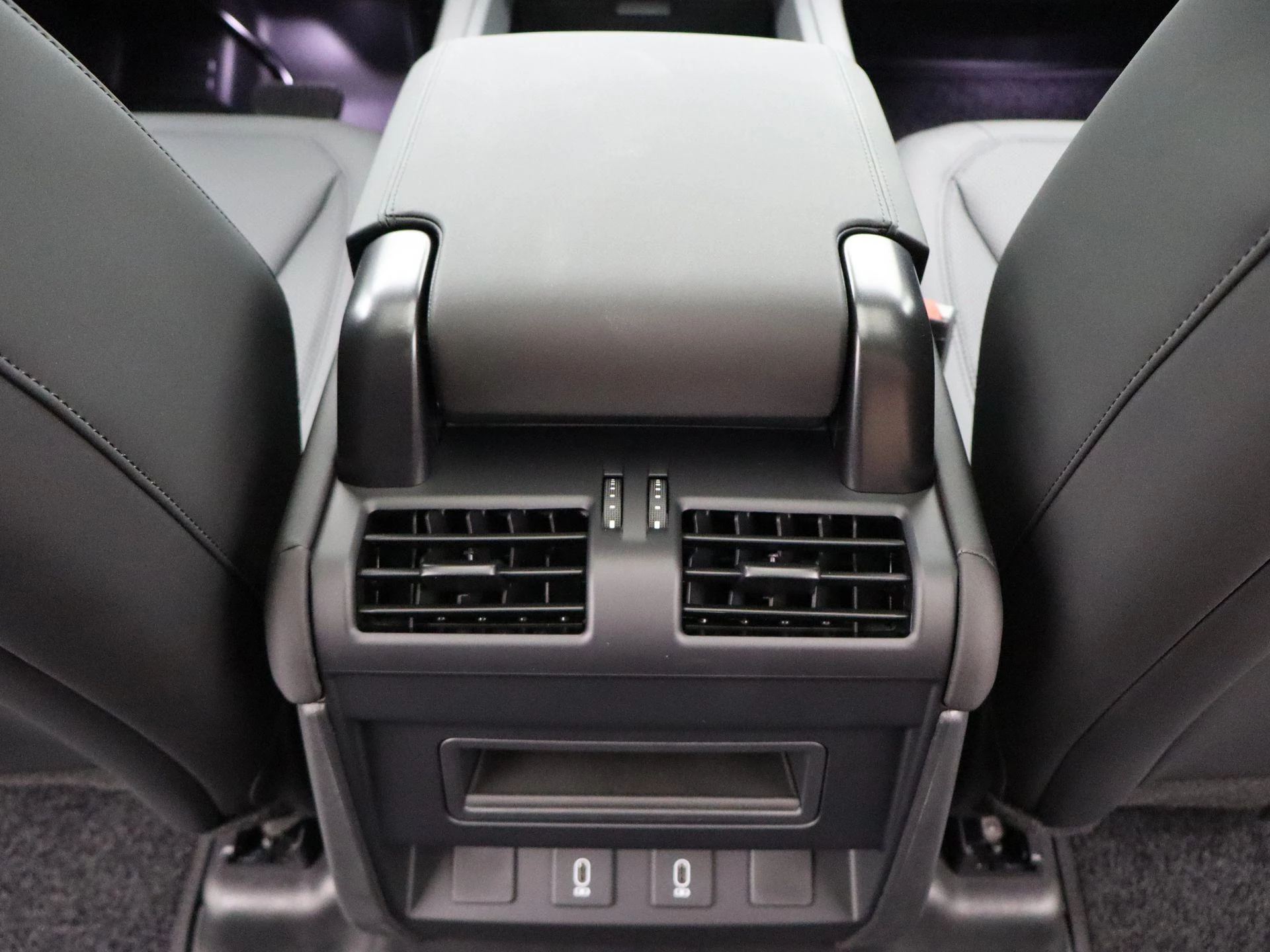 Land Rover-Defender-image-41