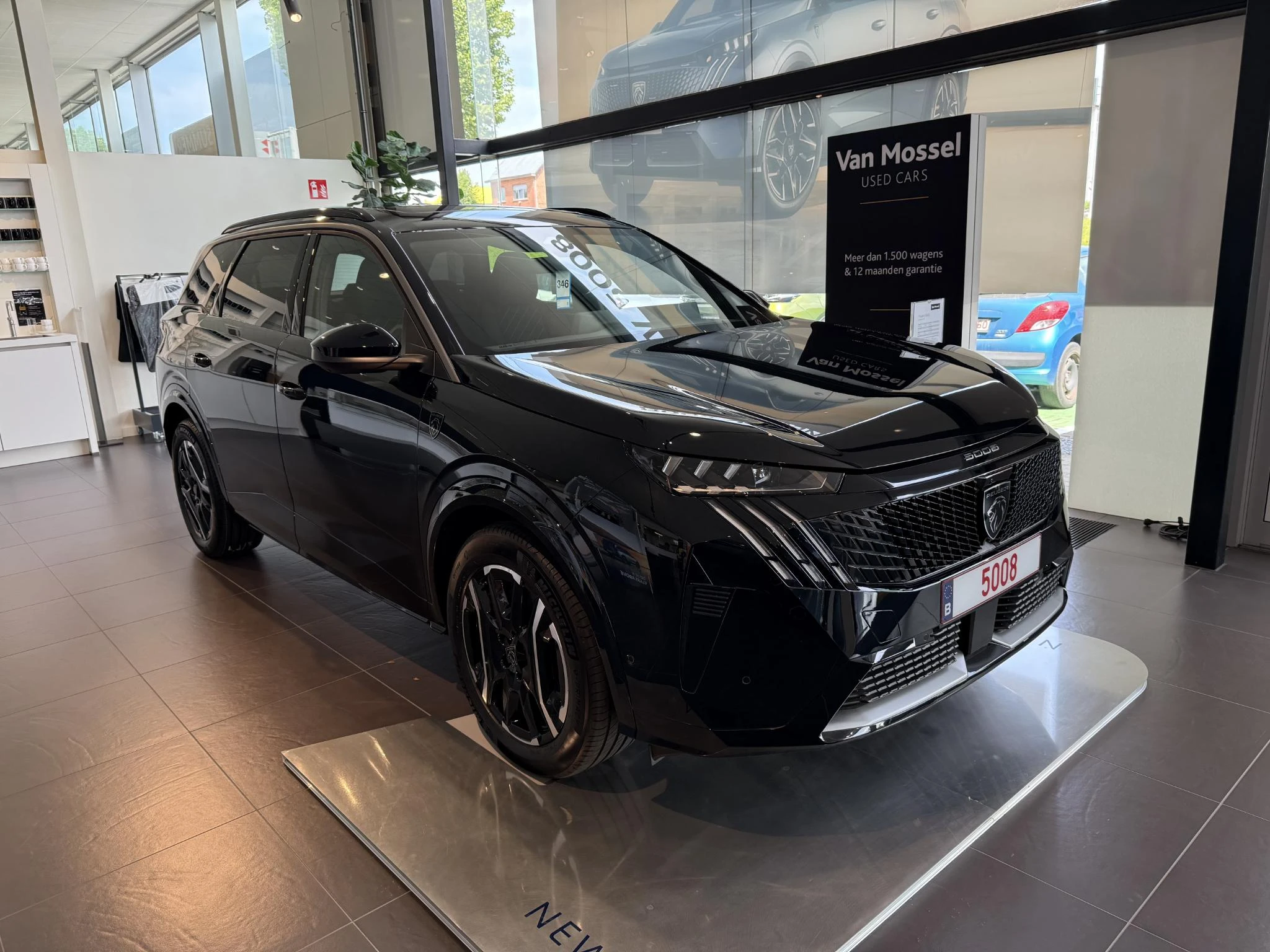 Peugeot-e-5008-image-1
