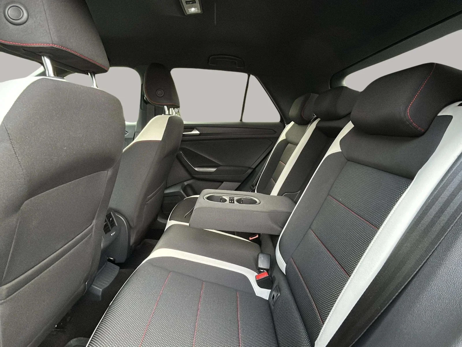 Volkswagen-T-Roc-image-18