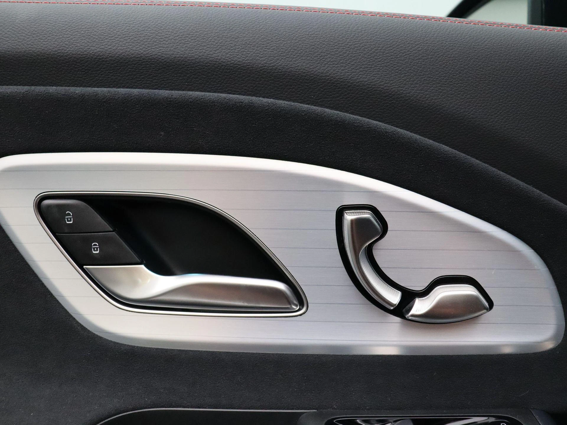 Mercedes-Benz-CLA-image-8