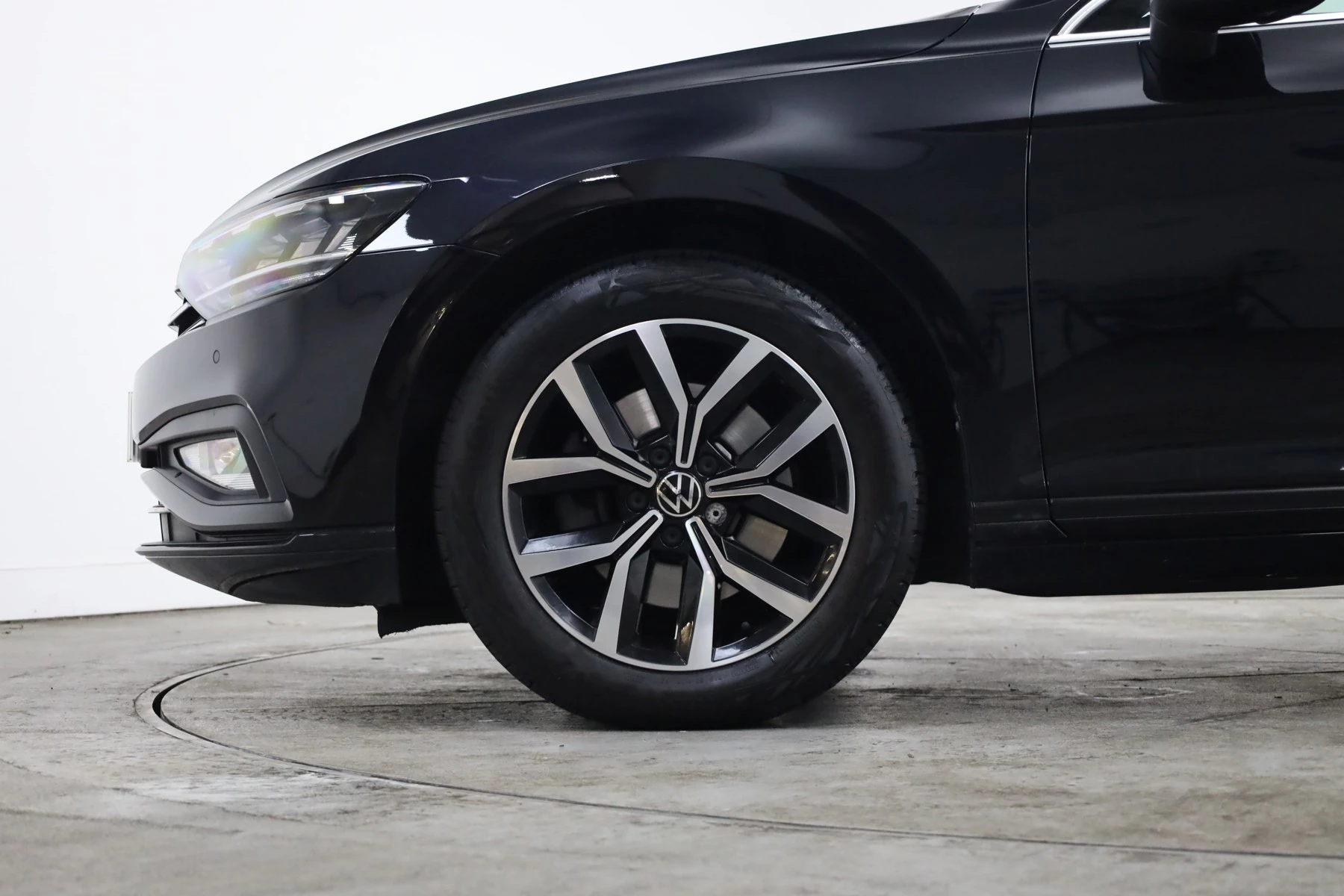 Volkswagen-Passat-image-4
