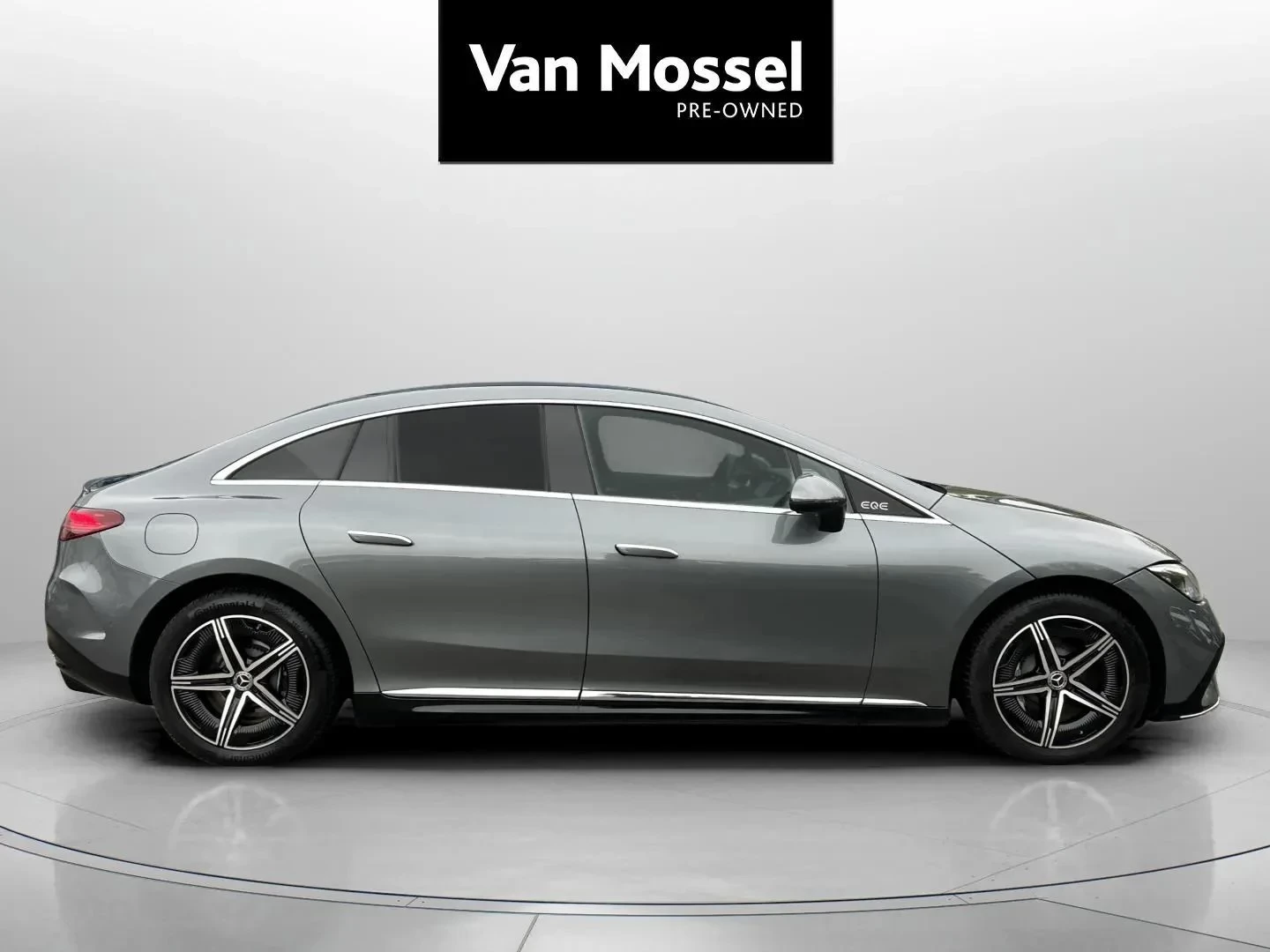 Mercedes-Benz-EQE-image-3