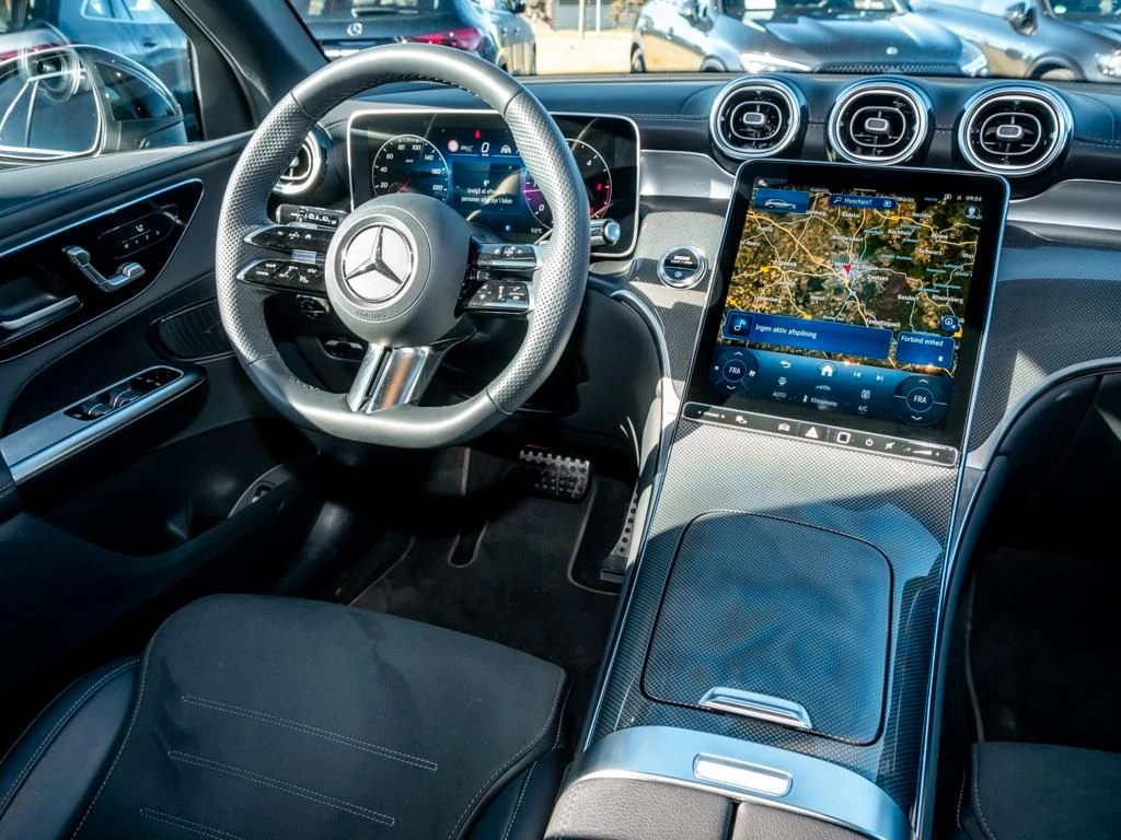 Mercedes-Benz-GLC 300 d-image-9